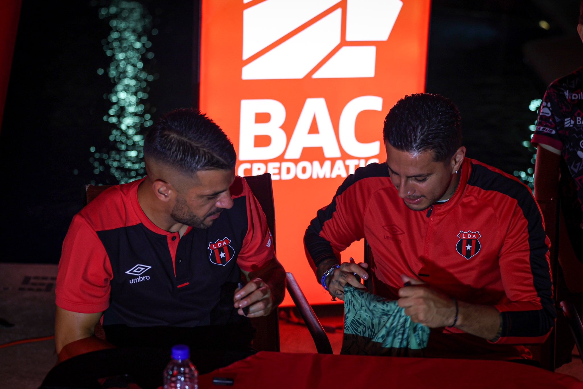 Iago Falque y Rónald Matarrita podrían ser titulares este sábado en el partido entre Guanacasteca y Liga Deportiva Alajuelense.