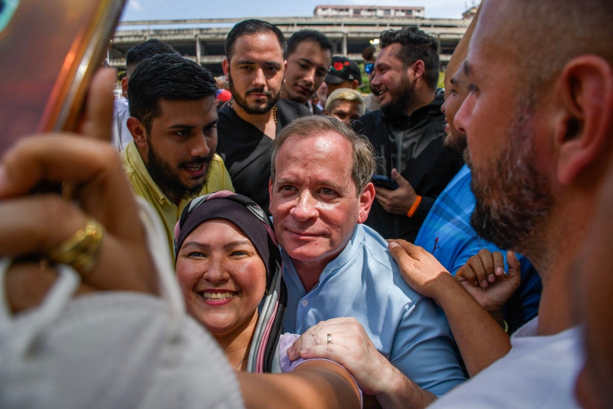 El líder opositor venezolano, aliado de la laureada con el Premio Nobel de la Paz María Corina Machado, anunció en la madrugada del viernes que le había sido concedida la “libertad plena”, apenas horas después de la aprobación de una ley de amnistía.