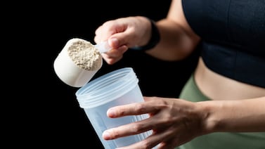 ¿Realmente necesita suplemento de proteína? Mitos, riesgos y lo que la ciencia revela