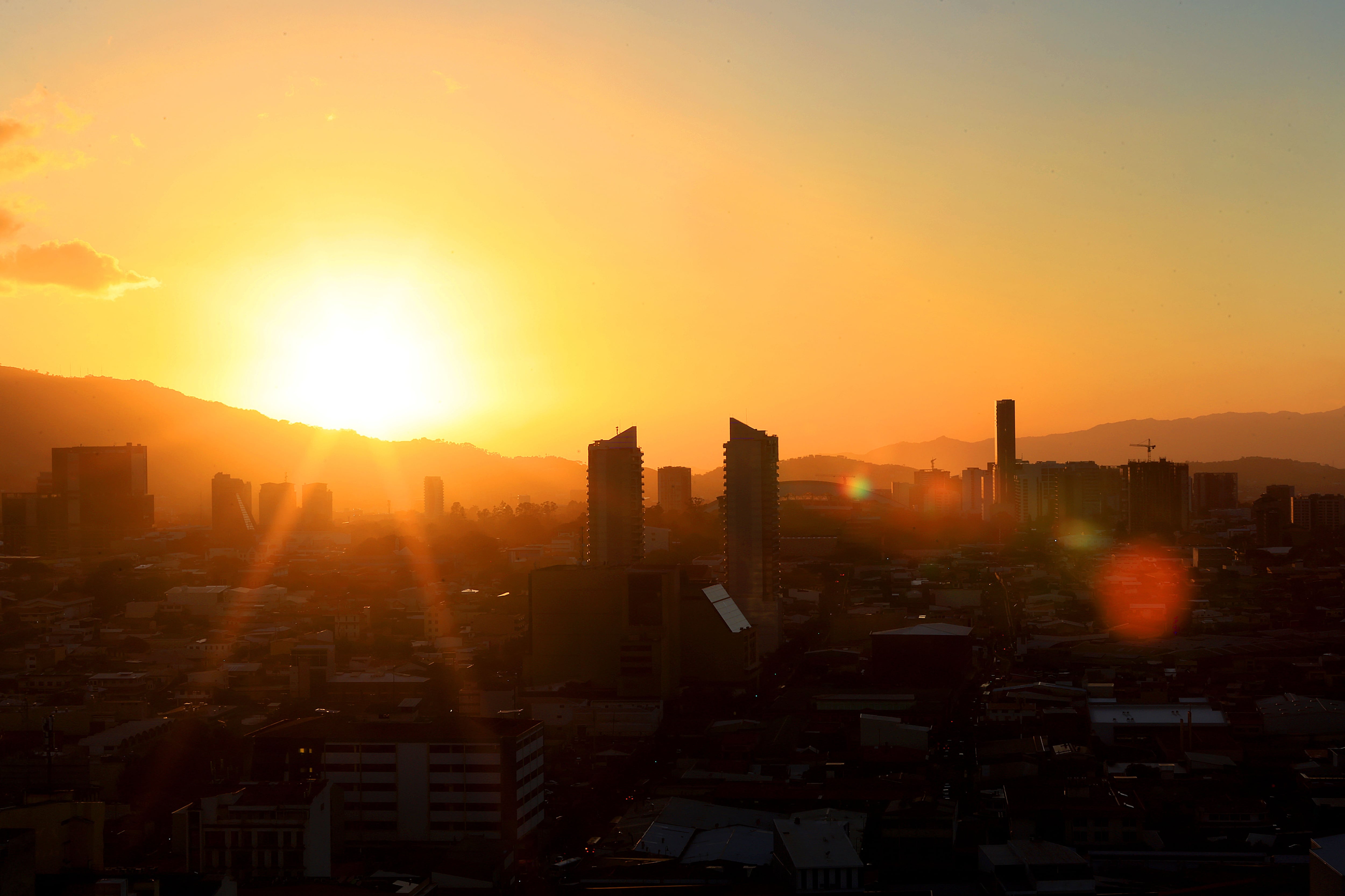 Atardecer con buen clima sobre San José