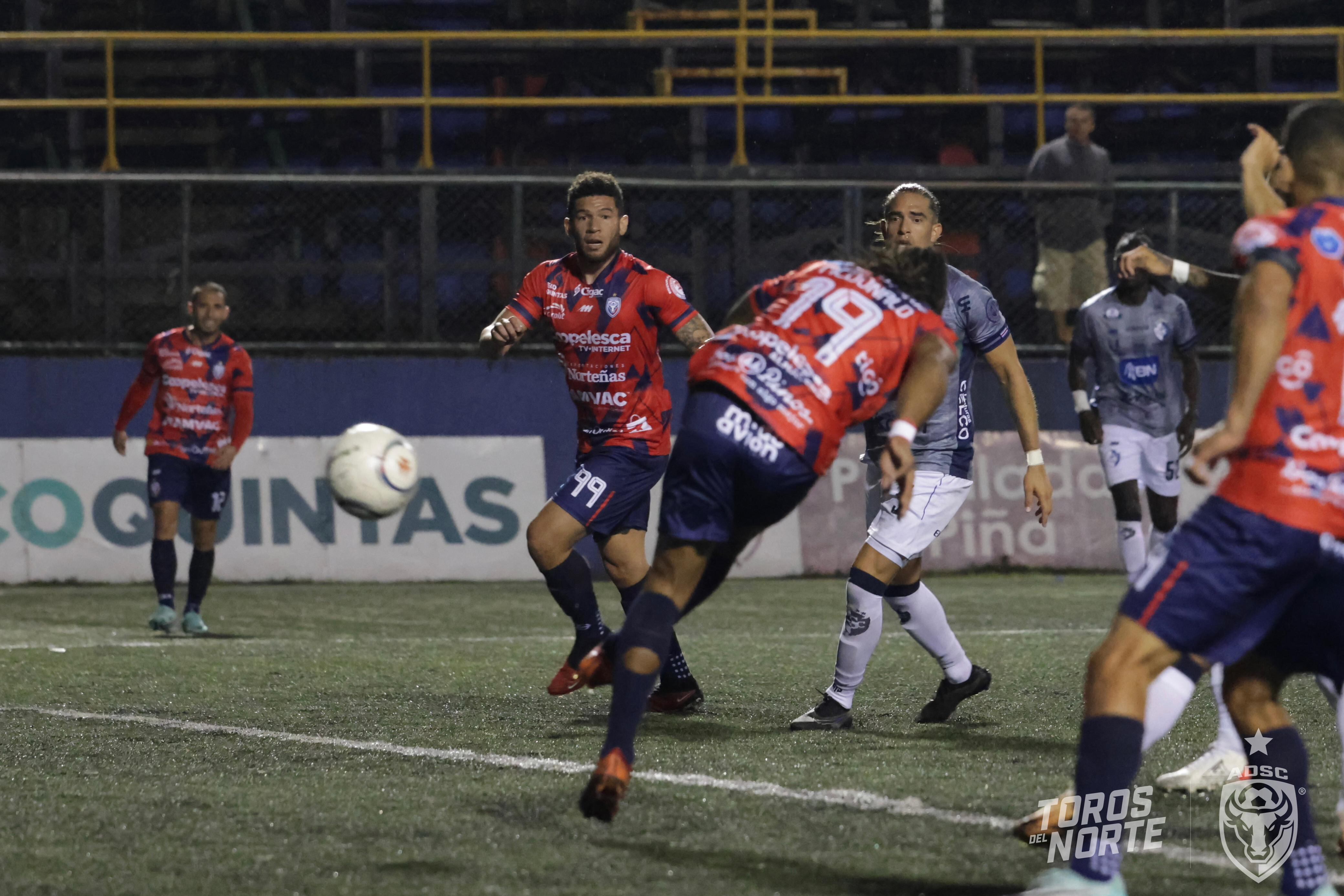 Jonathan McDonald (19) abrió el marcador para San Carlos, en el triunfo ante Cartaginés, en la fecha seis del Torneo de Clausura 2024.