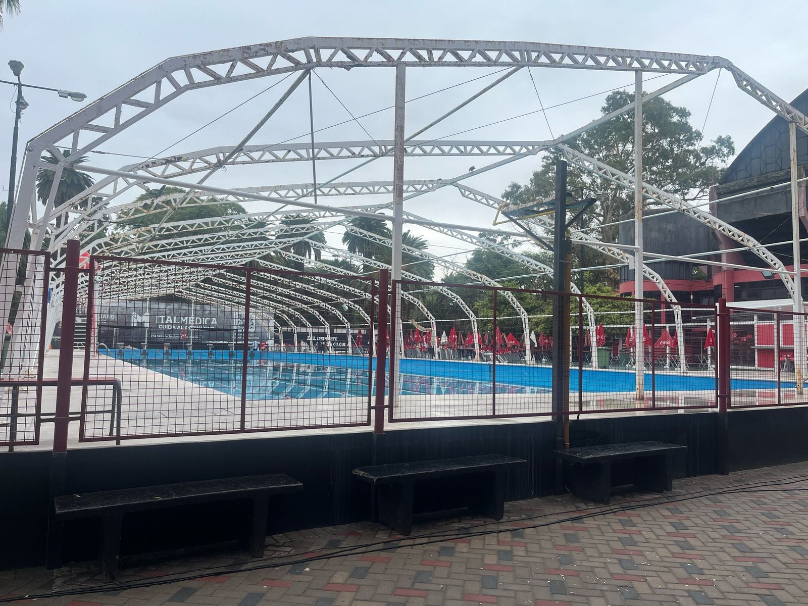 Una piscina tiene el estadio de Newell's, la cual puede ser utilizada por los socios como lugar de entretenimiento.