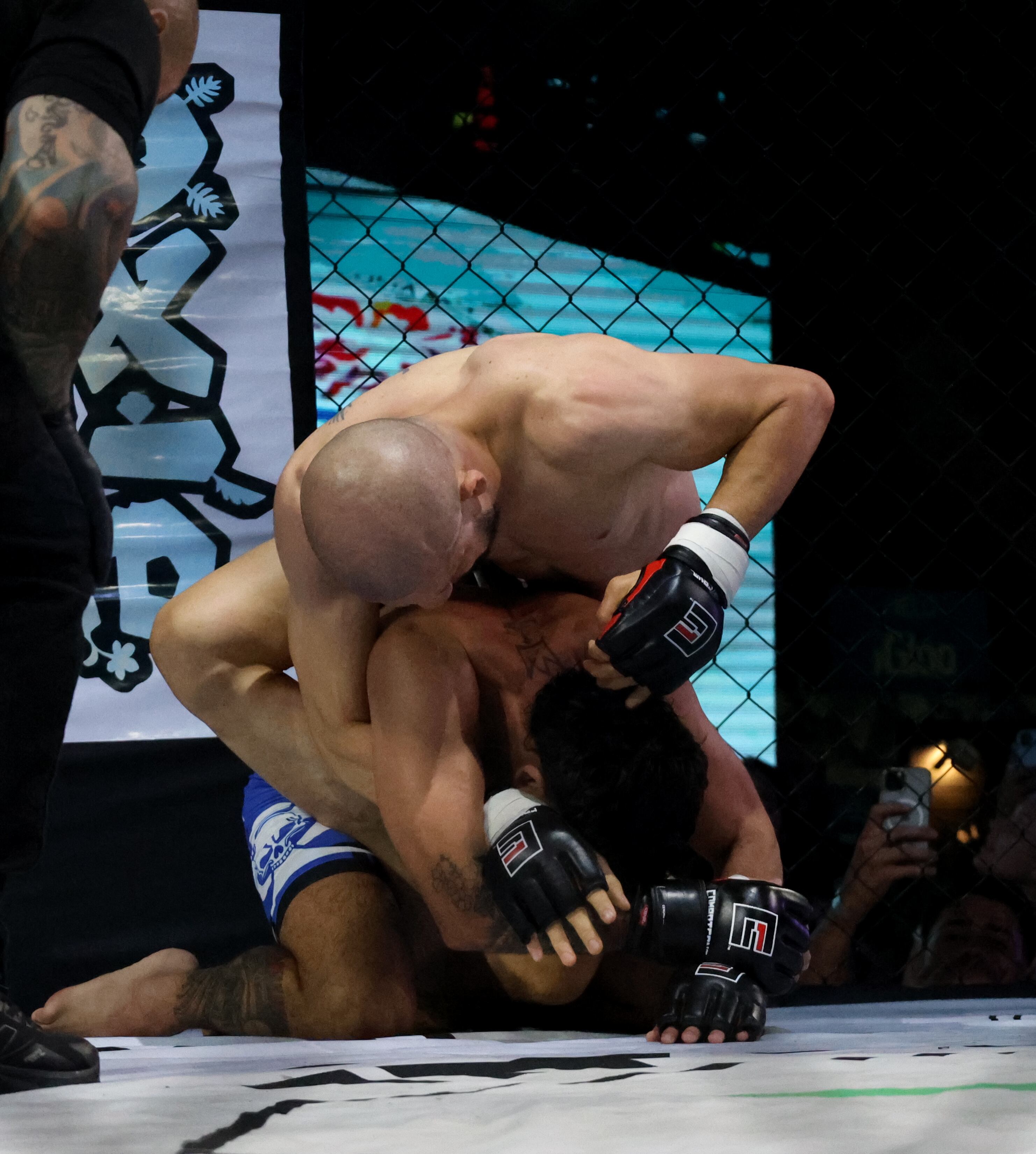 Combate entre Mauricio Cubillo y Michael Pérez