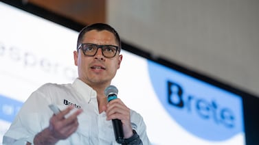 Ministro de Trabajo admite inexistencia de estrategia de bilingüismo