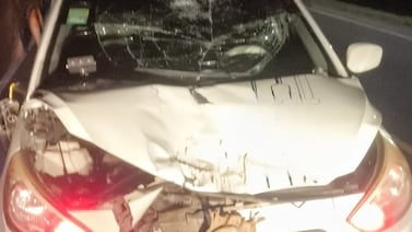 Accidente entre vehículo y motocicleta cobra dos vidas en Limón