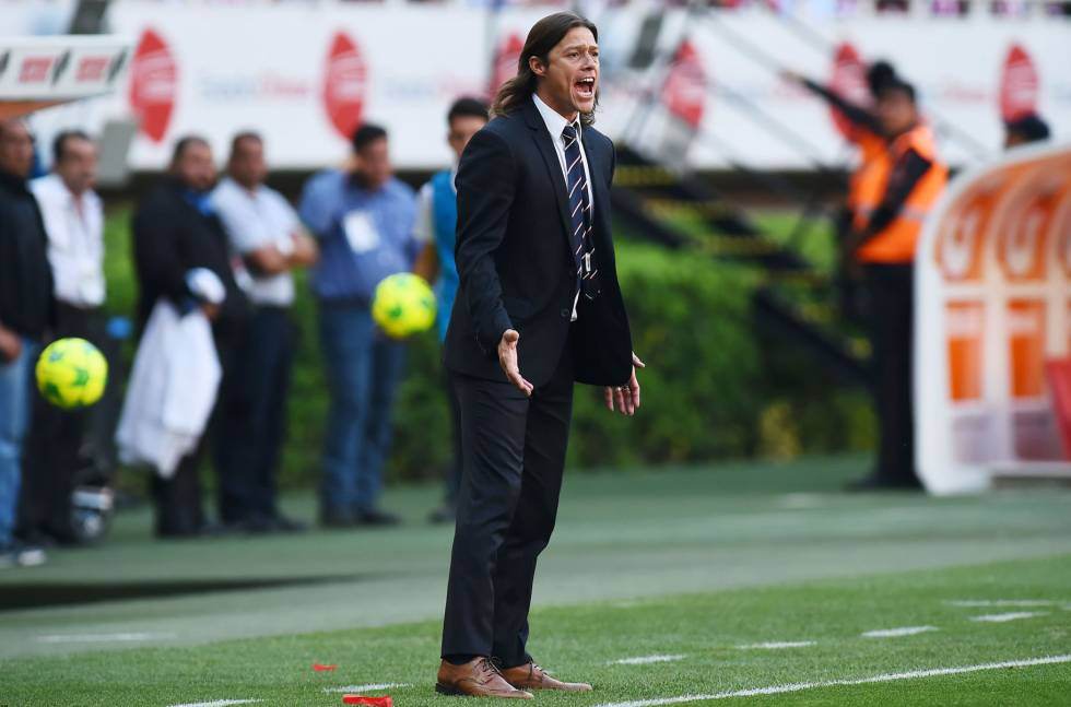 Matías Almeyda durante su etapa de entrenador en Chivas de Guadalajara. Foto: AFP