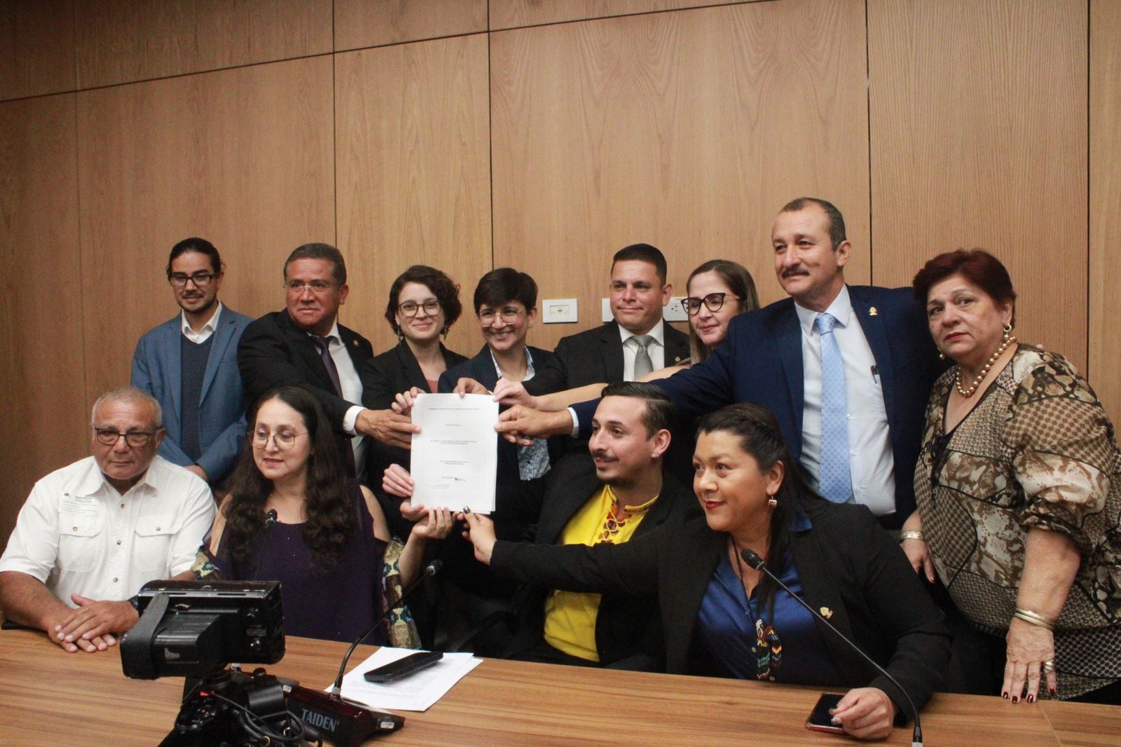 Proyecto de ley crea Fonarroz, contra efectos negativos de la ruta del arroz de Rodrigo Chaves.