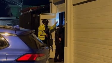 Persecución policial en San José termina con patrulla del OIJ colisionada y una oficial herida