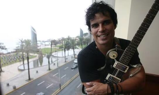 El músico Pedro Suárez-Vértiz acababa de publicar una nueva canción gracias a la ayuda de la Inteligencia Artificial.