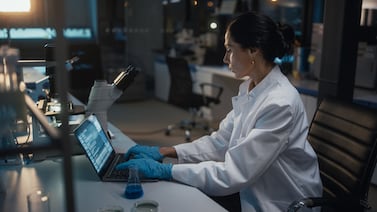 Estudio advierte que noctámbulos mueren antes si fuman y beben