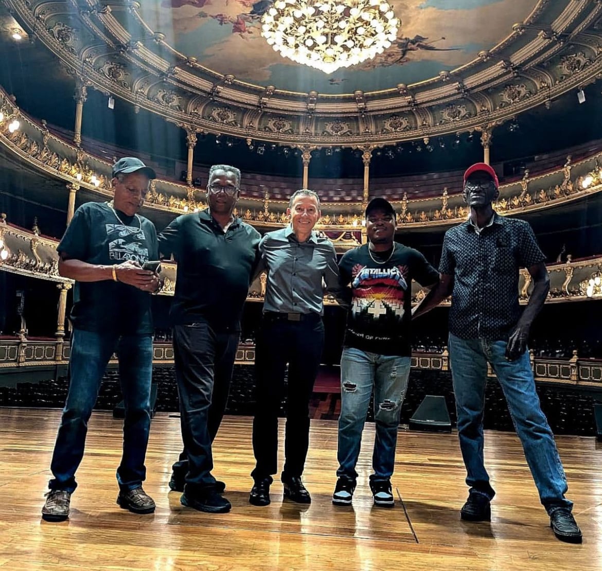 Prueba de sonido de Caribe Sinfónico en el Teatro Nacional.