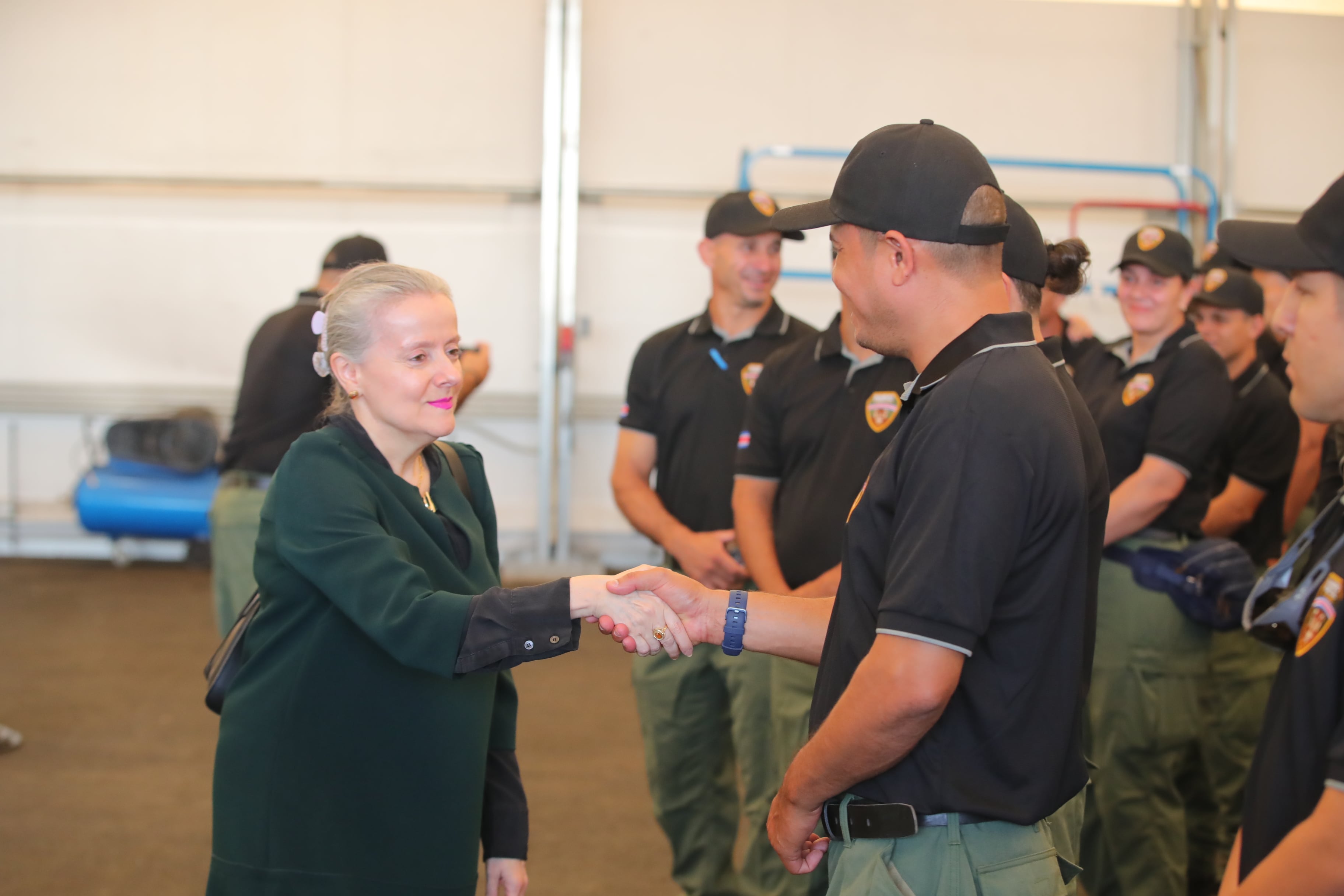 Bomberos forestales parten para Canadá
