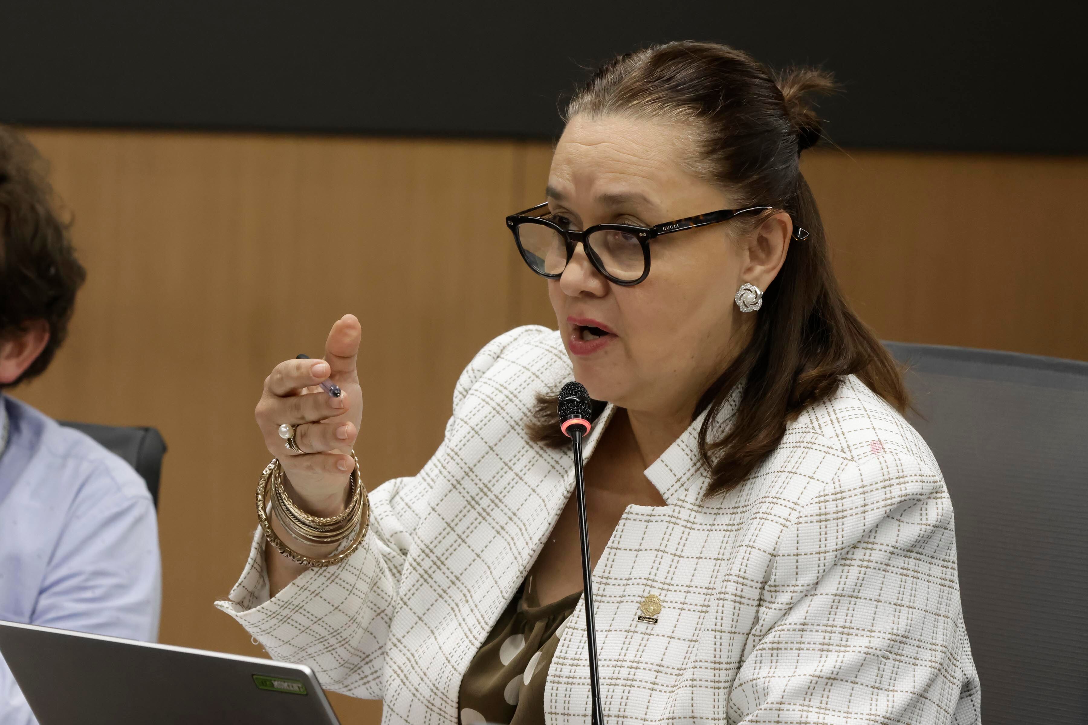 12/09/2023. Asamblea Legislativa, San José. Hora: 07:00 p.m. Comparecencia de Sofía Agüiero,.exasistente del presidente Rodrigo Chaves durante la campaña de éste, en la Comisión de Financiamiemto de Partidos Políticos de la Asamblea Legislativa. Agüero asistió en compañía del abohgado Francisco Dall'Anese. Fotos: Mayela López