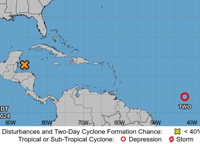 El círculo rojo en la parte inferior derecha muestra la ubicación de una depresión tropical que el fin de semana puede escalar a tormenta tropical en su trayectoria hacia las Antillas menores. Imagen: CNH.