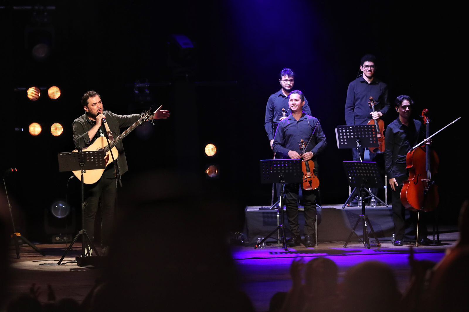 Ismael Serrano en concierto en el teatro Melico Salazar este sábado 20 de julio de 2024.  El artista presentó el disco 'La canción de nuestra vida'.