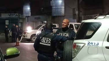 Hombre apareció muerto en vehículo frente a Hospital Max Peralta en Cartago