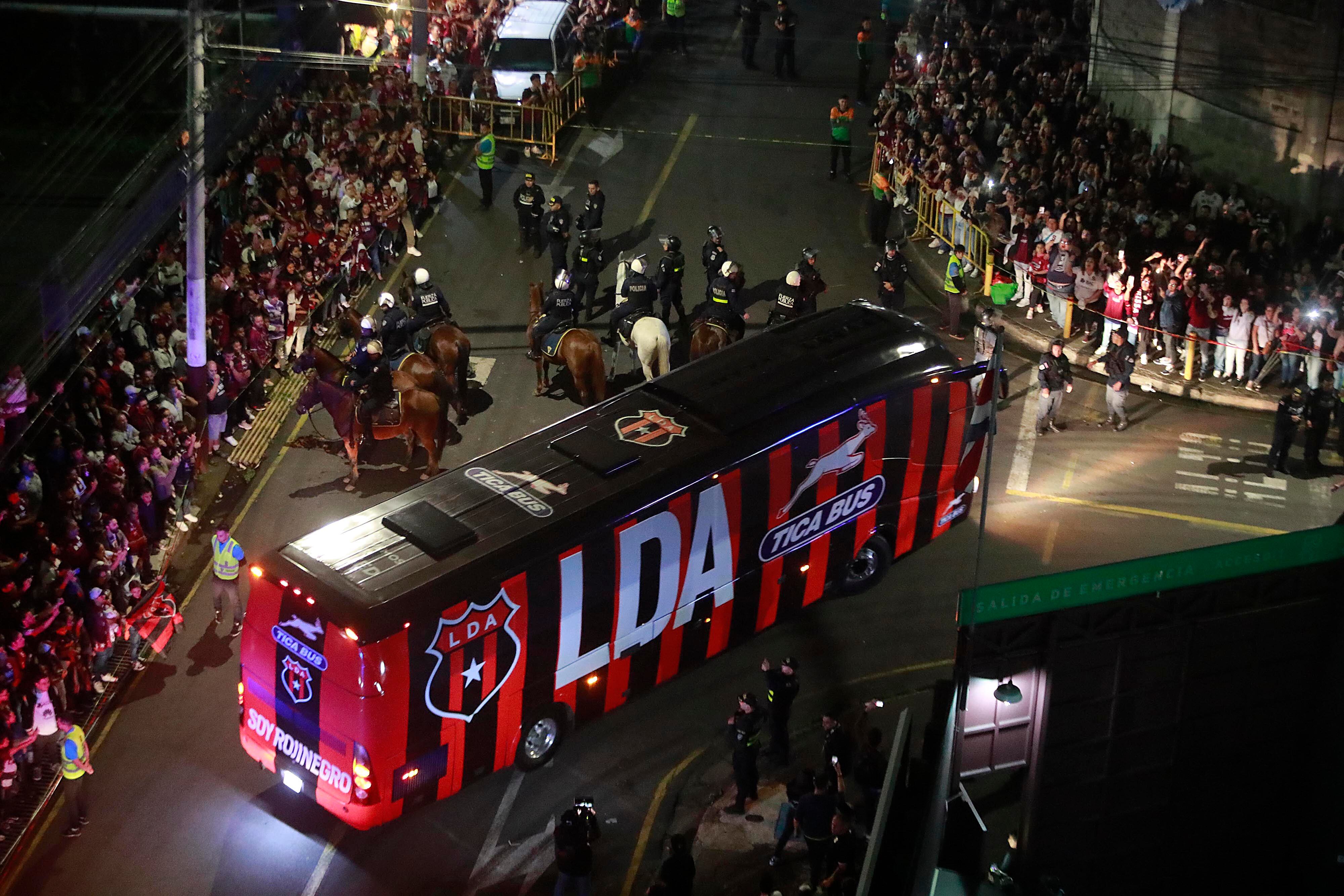 04/11/2023 Estadio Ricardo Saprissa, Tibás. El Deportivo Saprissa recibió a la Liga Deportiva Alajuelense, en una nueva versión del Clásico Nacional en partido de la jornada 18, Torneo de Apertura, Liga Promérica 2023.