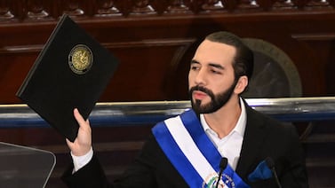 Delegado del partido de Nayib Bukele se instala en el Centro de Procesamiento de Resultados Electorales