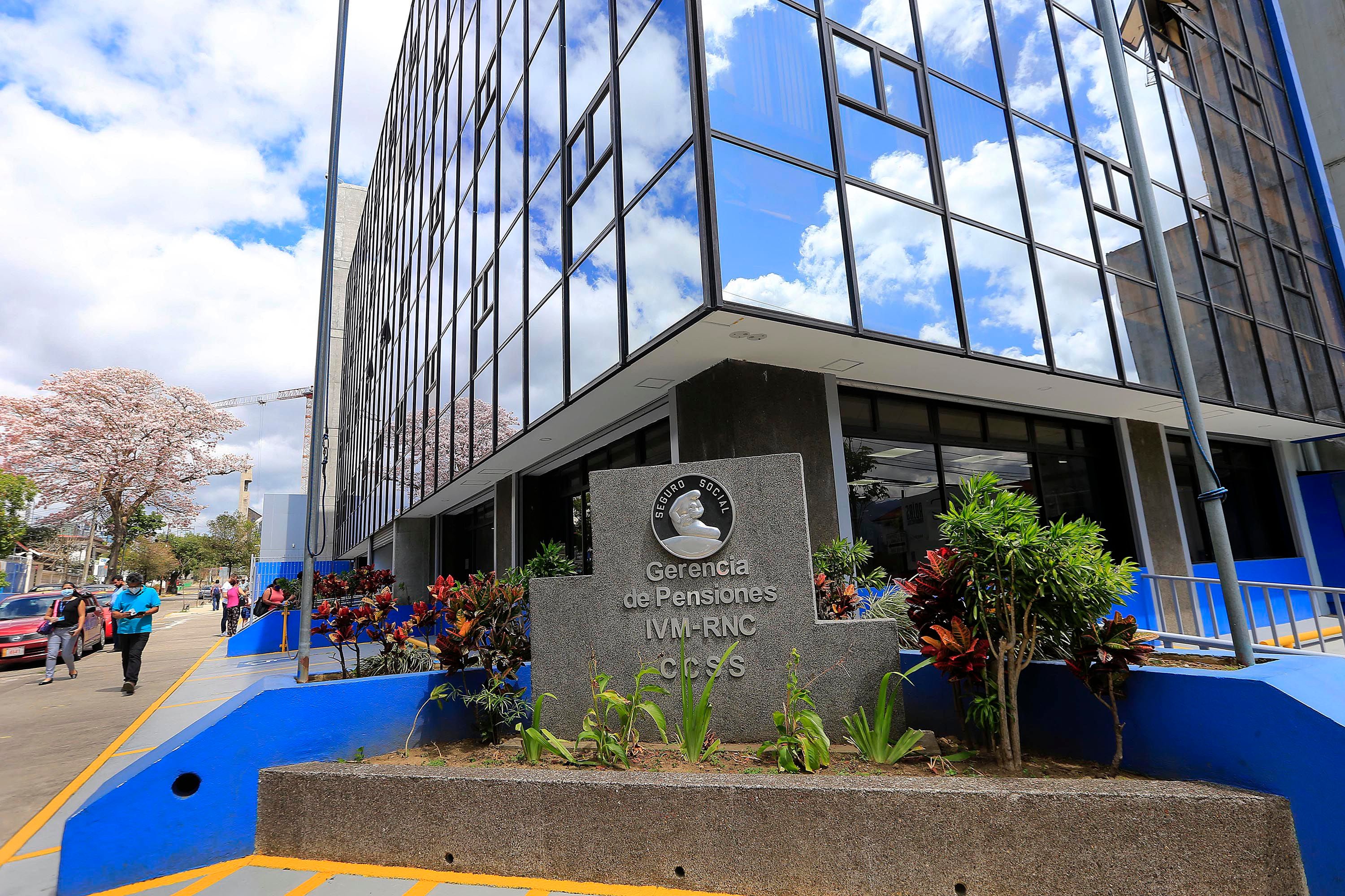 En la imagen, la fachada de la gerencia de pensiones del IVM y RNC de la Caja.