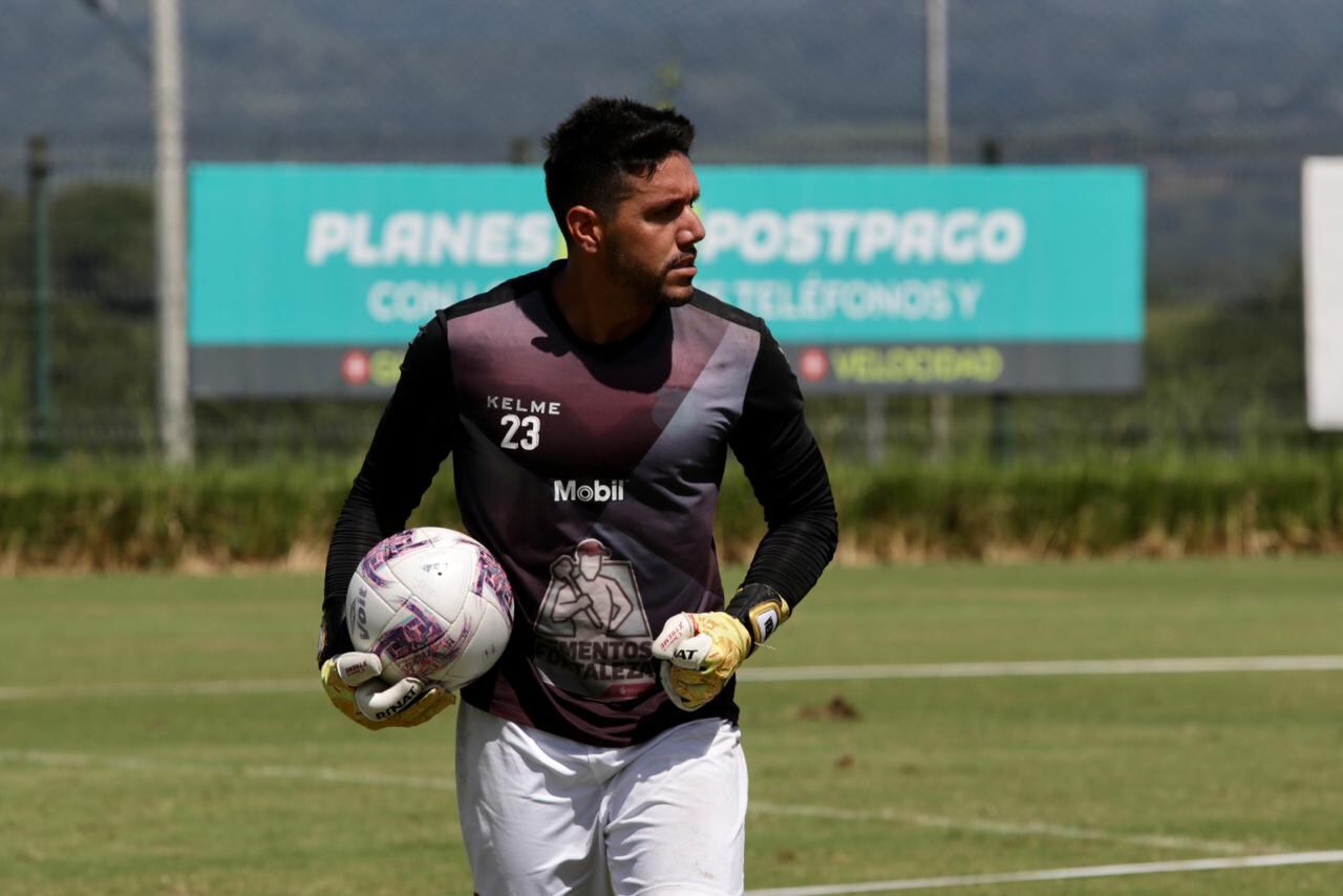 Leonel Moreira dice que aún puede verse mejor en la portería. Fotografía: Daniel Sanabria / Prensa Alajuelense