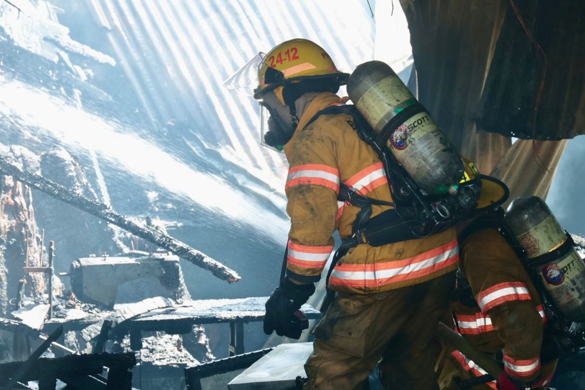 Tres niñas y un adulto fallecieron en un incendio que arrasó con una casa y una ebanistería en Quesada Durán, Zapote este miércoles 17 de diciembre.