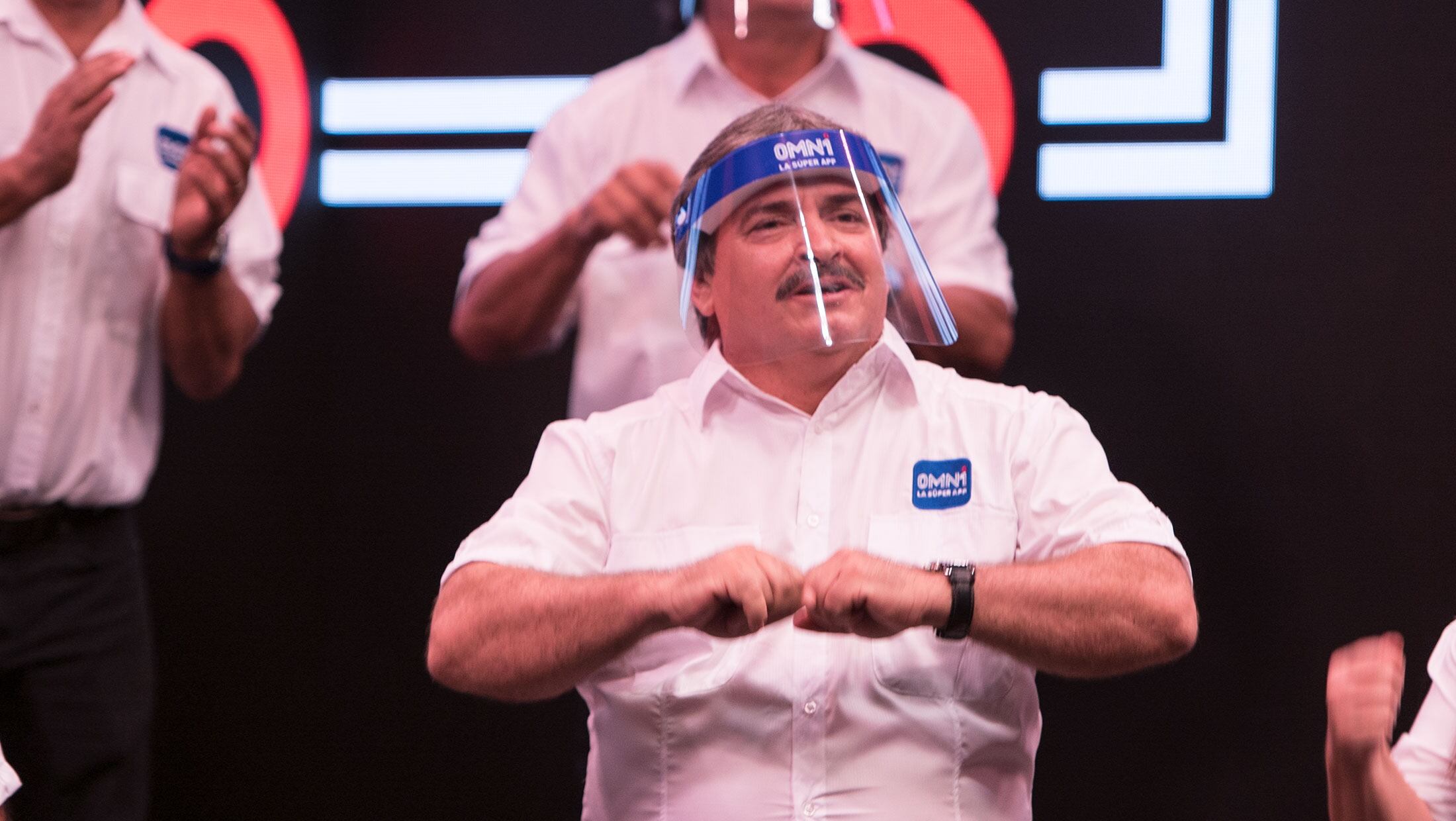 Exjugadores del mundial Italia 1990 grabaron un video para apoyar a Omni-Taxi