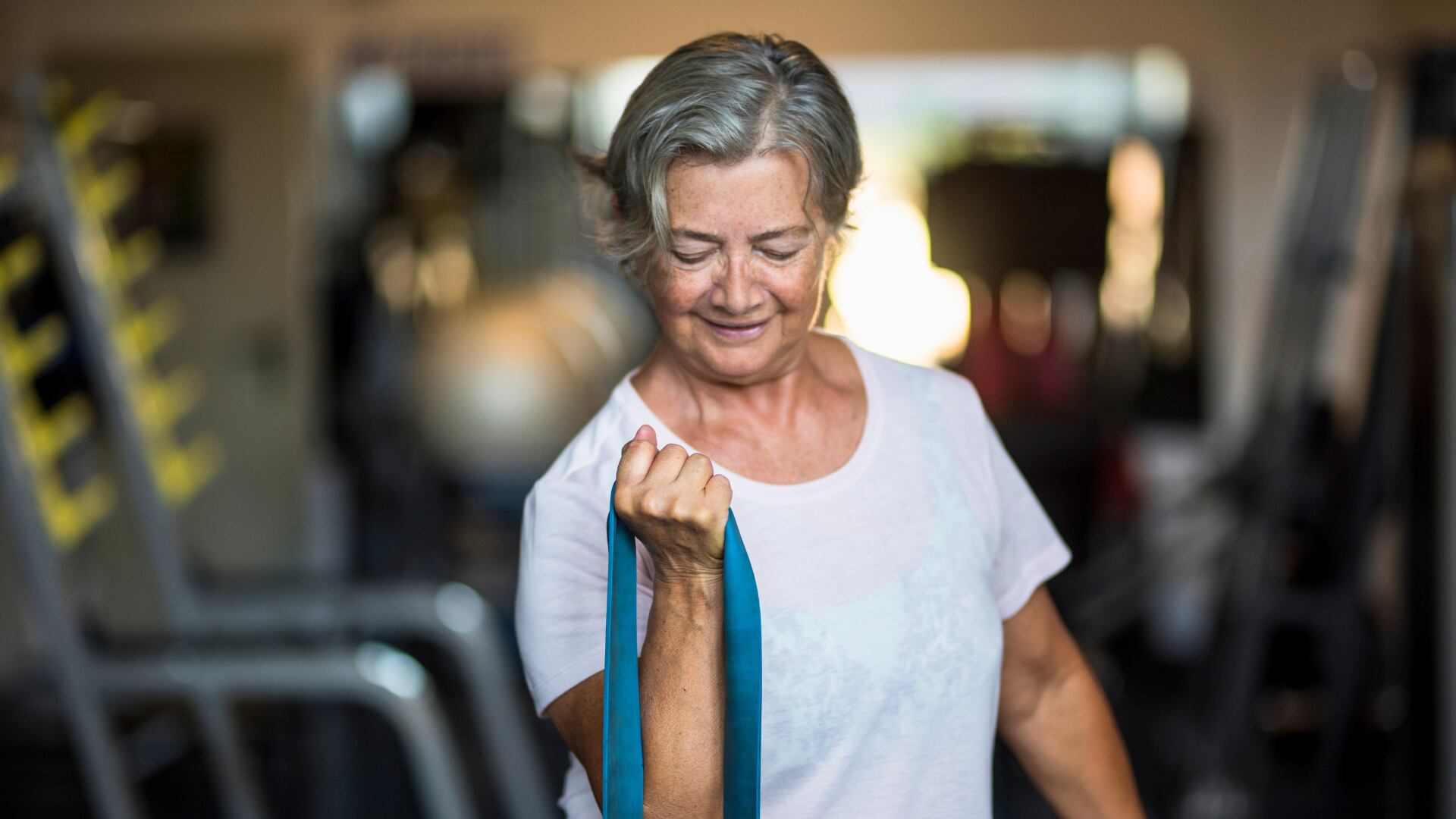 Una investigación destaca cuatro hábitos esenciales que pueden aumentar las probabilidades de alcanzar los 100 años con buena salud: mantenerse activo, llevar una dieta rica en vegetales, dormir bien y controlar el estrés.