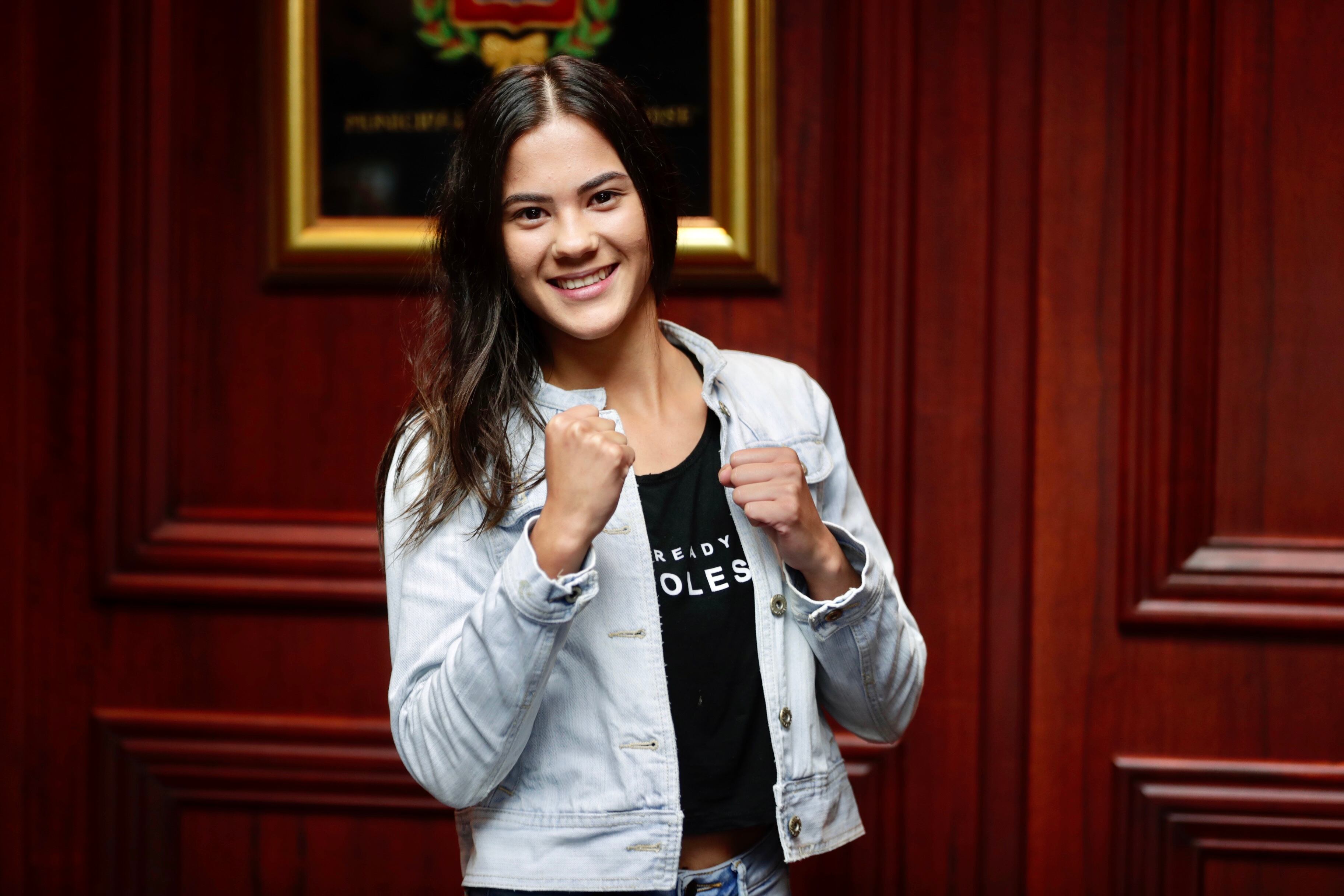 06/11/2019, San José, Municipalidad de San José, presentación de la boxeadora nacional Yokasta Valle previos su pelea en el país y también su firma con la promotora estadounidense de Boxeo Red Boxing Promotions representada por Marvin Rodriguez y acompañada por el alcalde de San José Johny Araya. Fotografía José Cordero