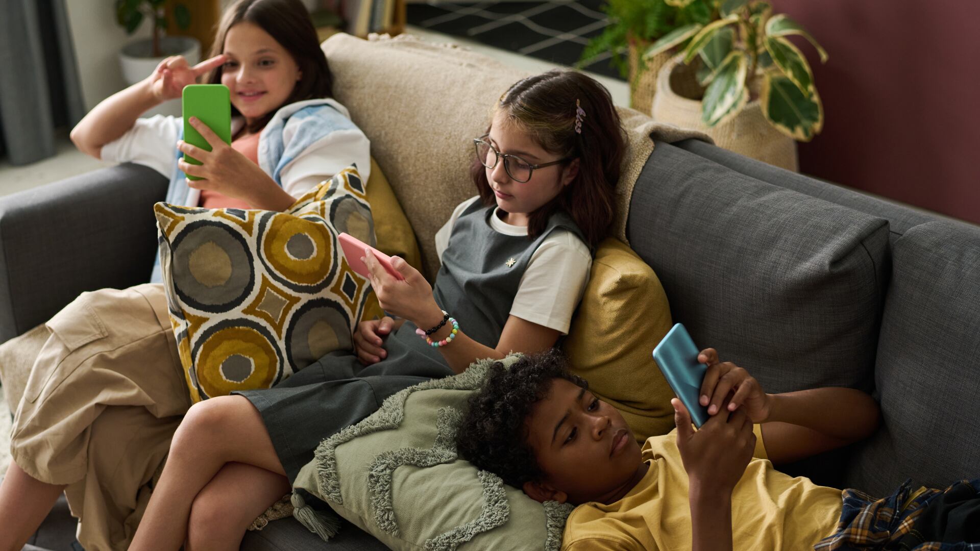 Malasia aplicará desde 2026 una prohibición para que menores de 16 años no accedan a redes sociales, en línea con otras naciones