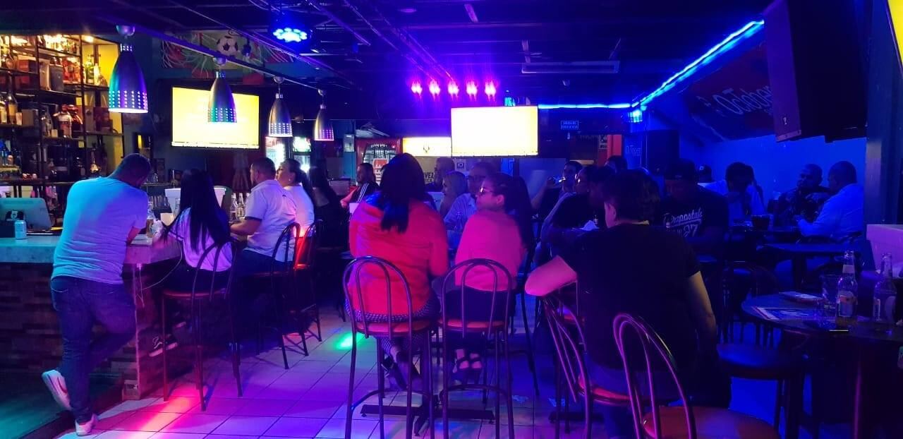 don José Quesada, el dueño del bar October que queda en el centro comercial que está en Zapote, en donde esta Repuestos Conejo, ahí por la rotonda de las Garantías Sociales