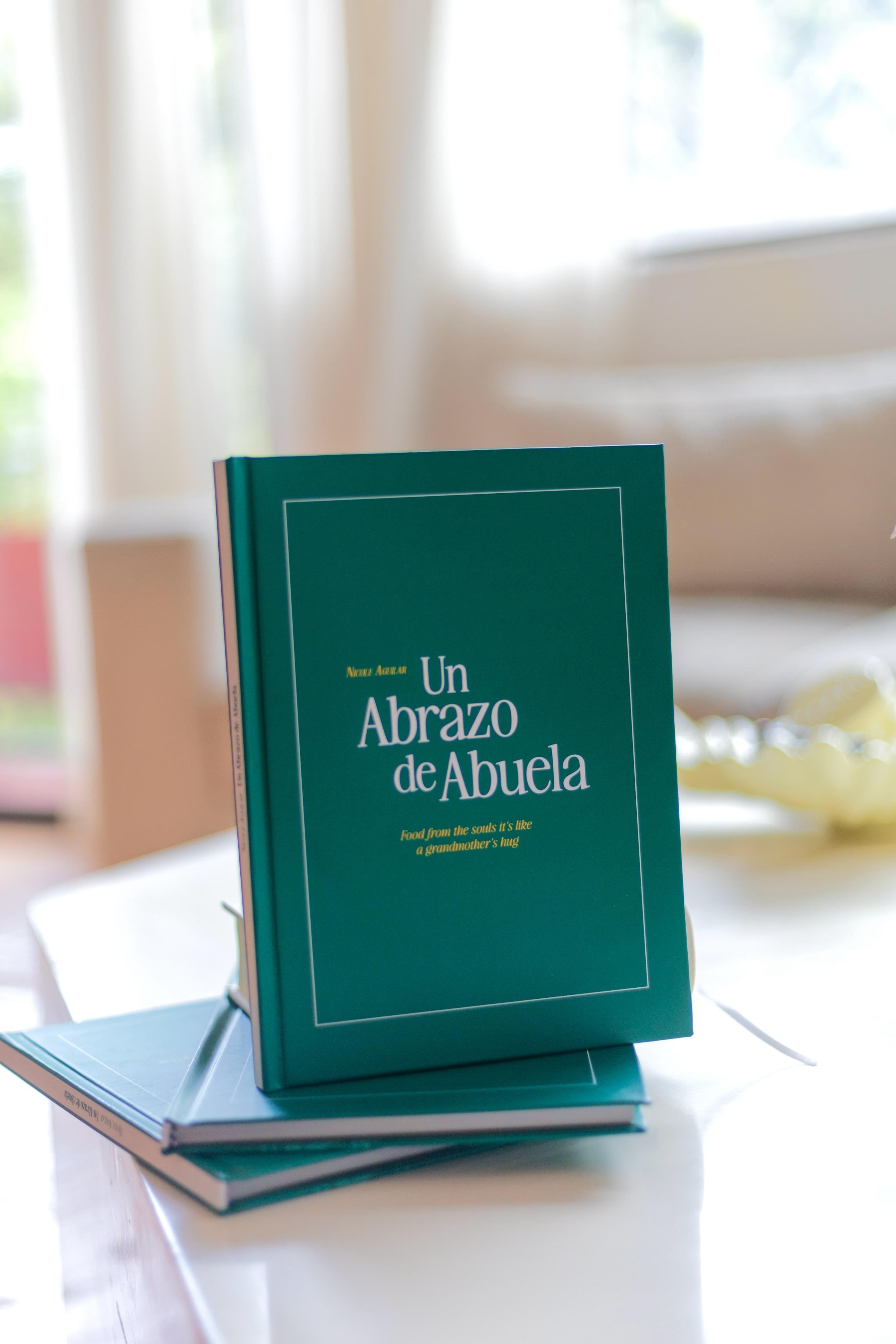 Libro de Nicole Aguilar en Perfil