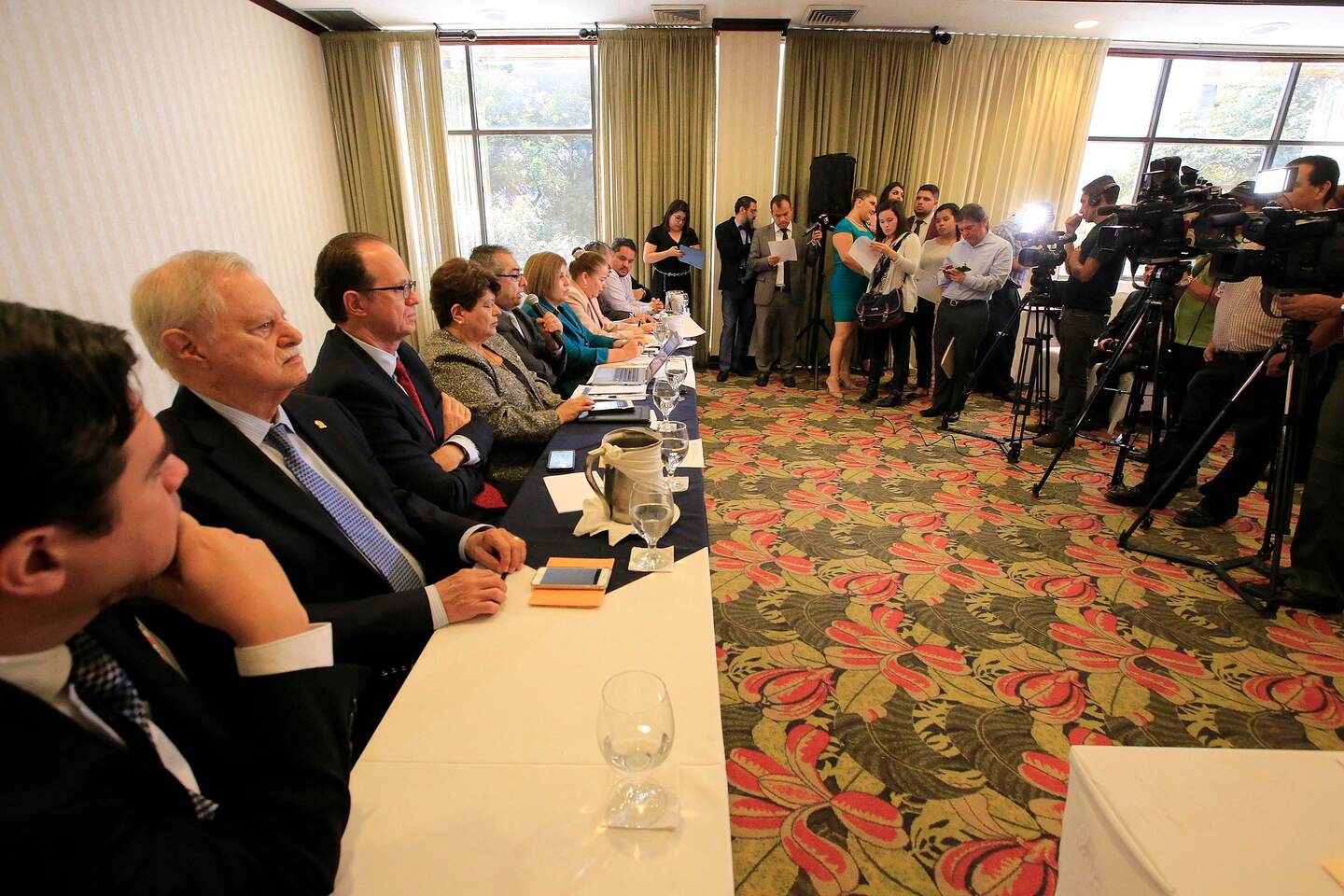 Expertos critican fuertemente las propuestas que presentará a la CCSS la mesa de diálogo sobre pensiones tras casi siete meses y 20 reuniones. Aseguran que el impacto es casi nulo y que las recomendaciones son "cosméticas". Foto: Rafael Pacheco