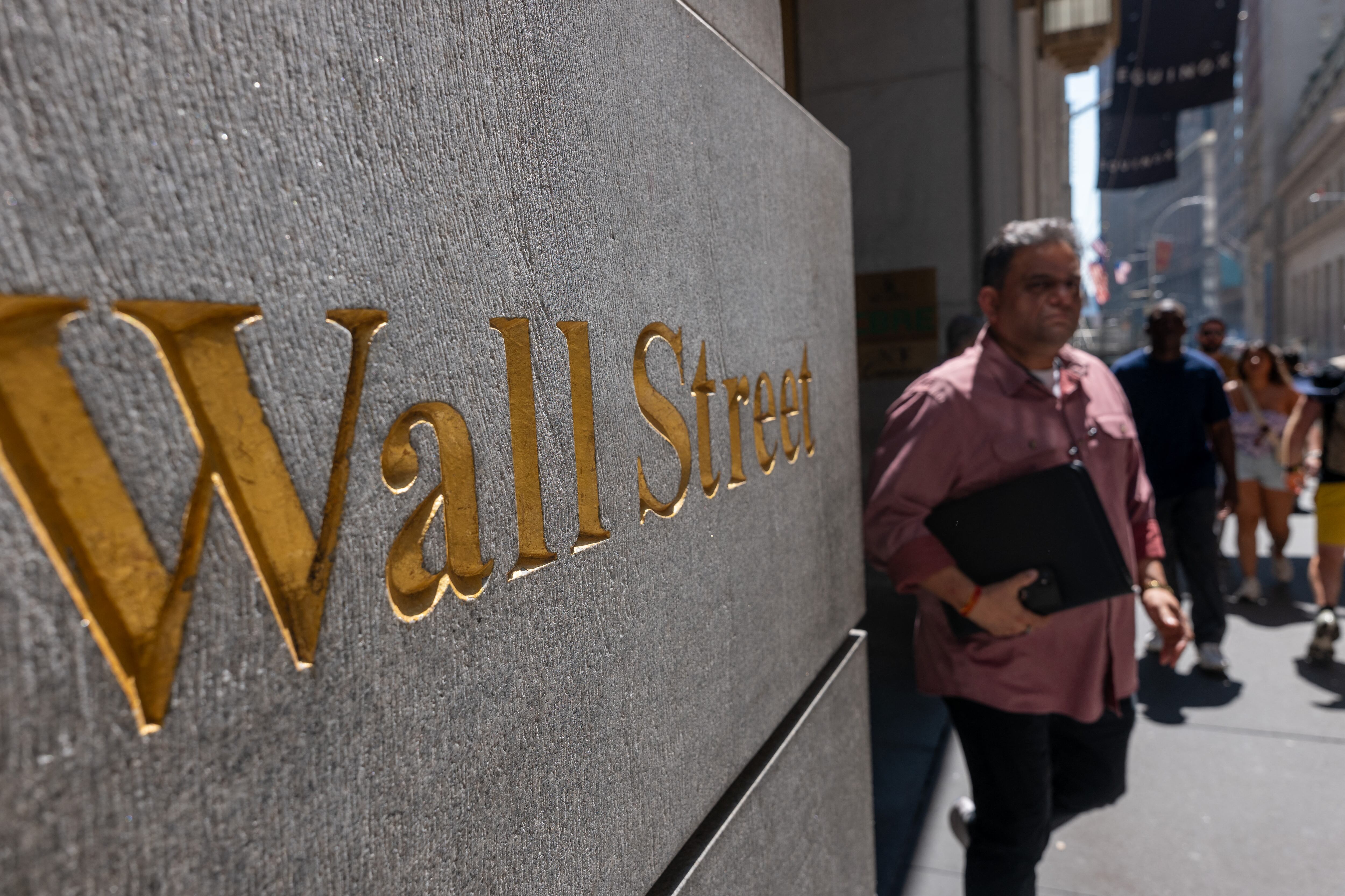 NEW YORK, NEW YORK - AUGUST 05: People walk along Wall Street outside of the New York Stock Exchange (NYSE) on August 05, 2024, in New York City. The Dow fell over 1000 points in morning trading as global stocks plunged following fears of a recession in the American and Japanese economies. Spencer Platt/Getty Images/AFP (Photo by SPENCER PLATT / GETTY IMAGES NORTH AMERICA / Getty Images via AFP)