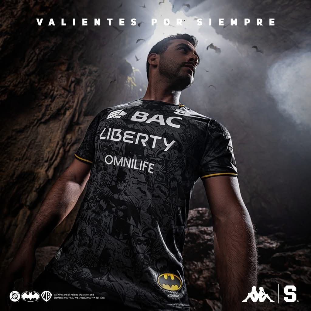 La nueva indumentaria del Saprissa gira alrededor de la idea Valientes por siempre.