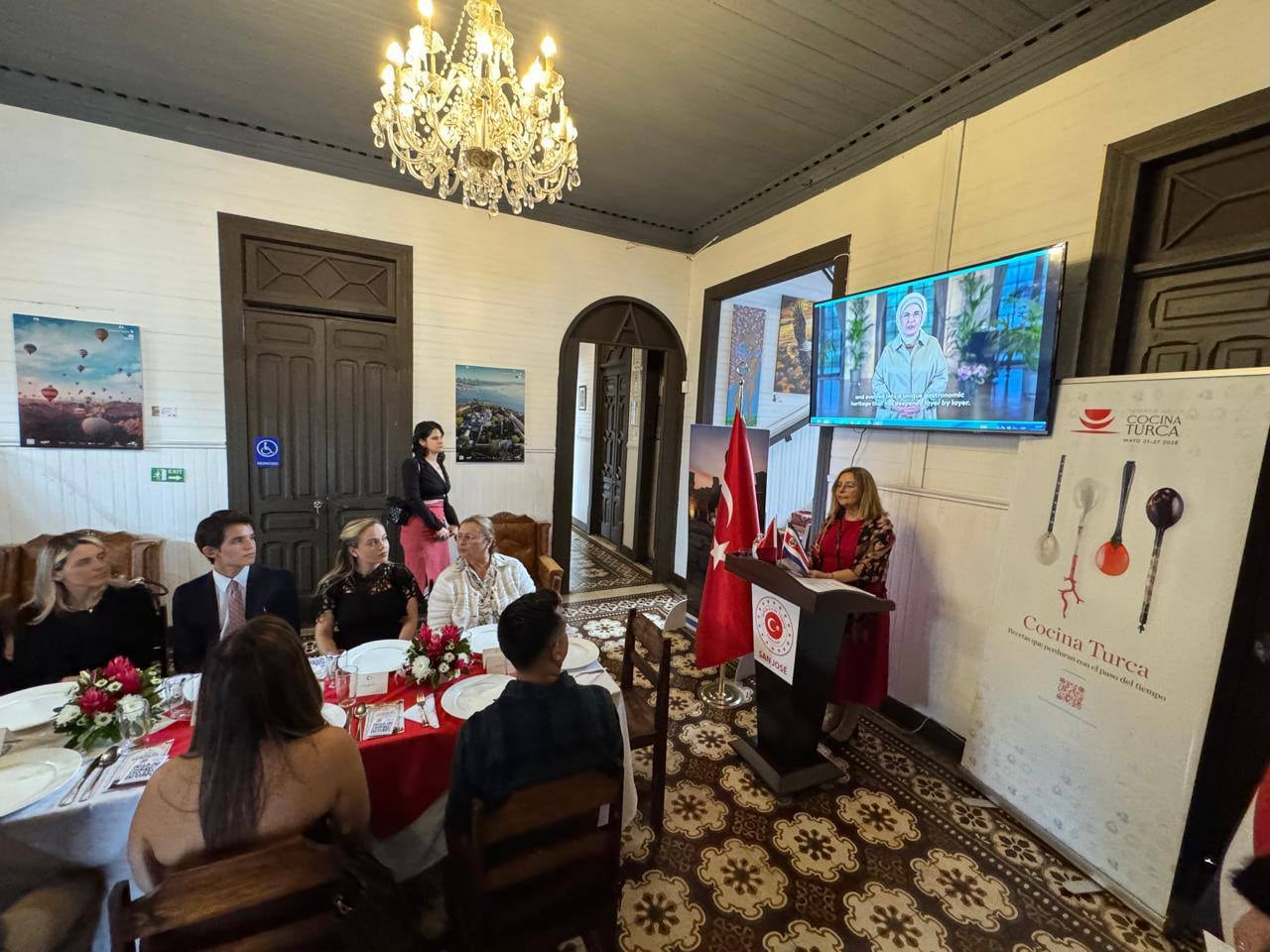 La Embajadora Gökçen Kaya encabeza la iniciativa de la Semana de la Cocina Turca en Costa Rica.