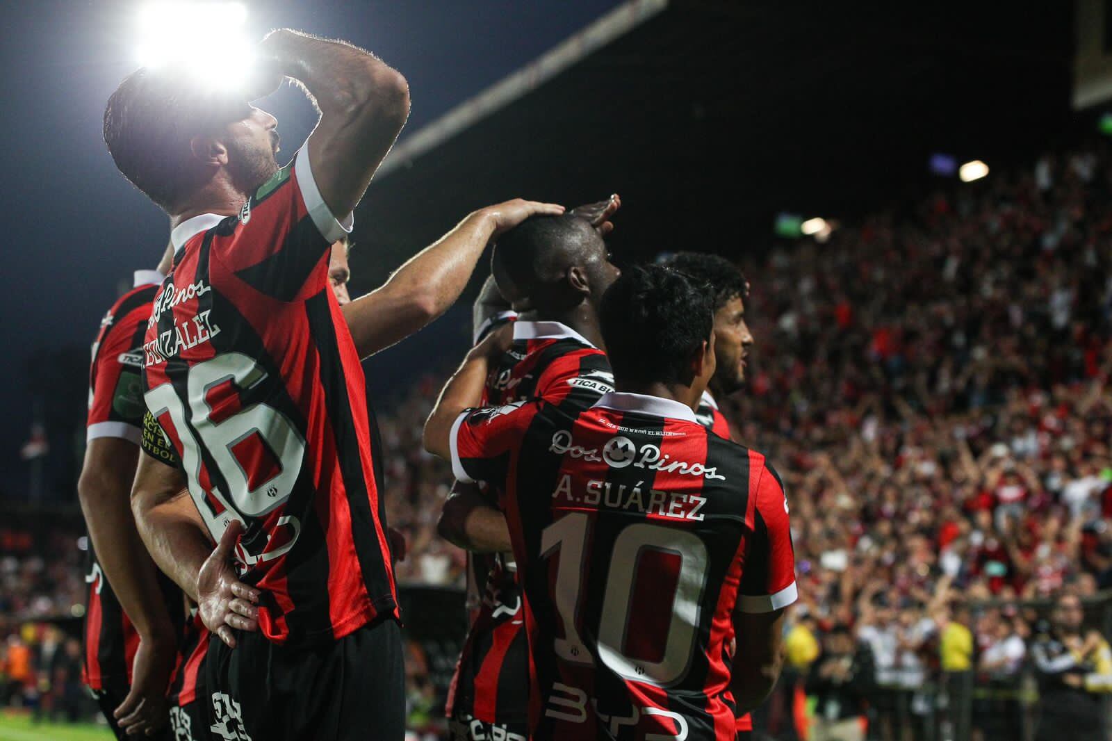 Joel Campbell en el clásico.