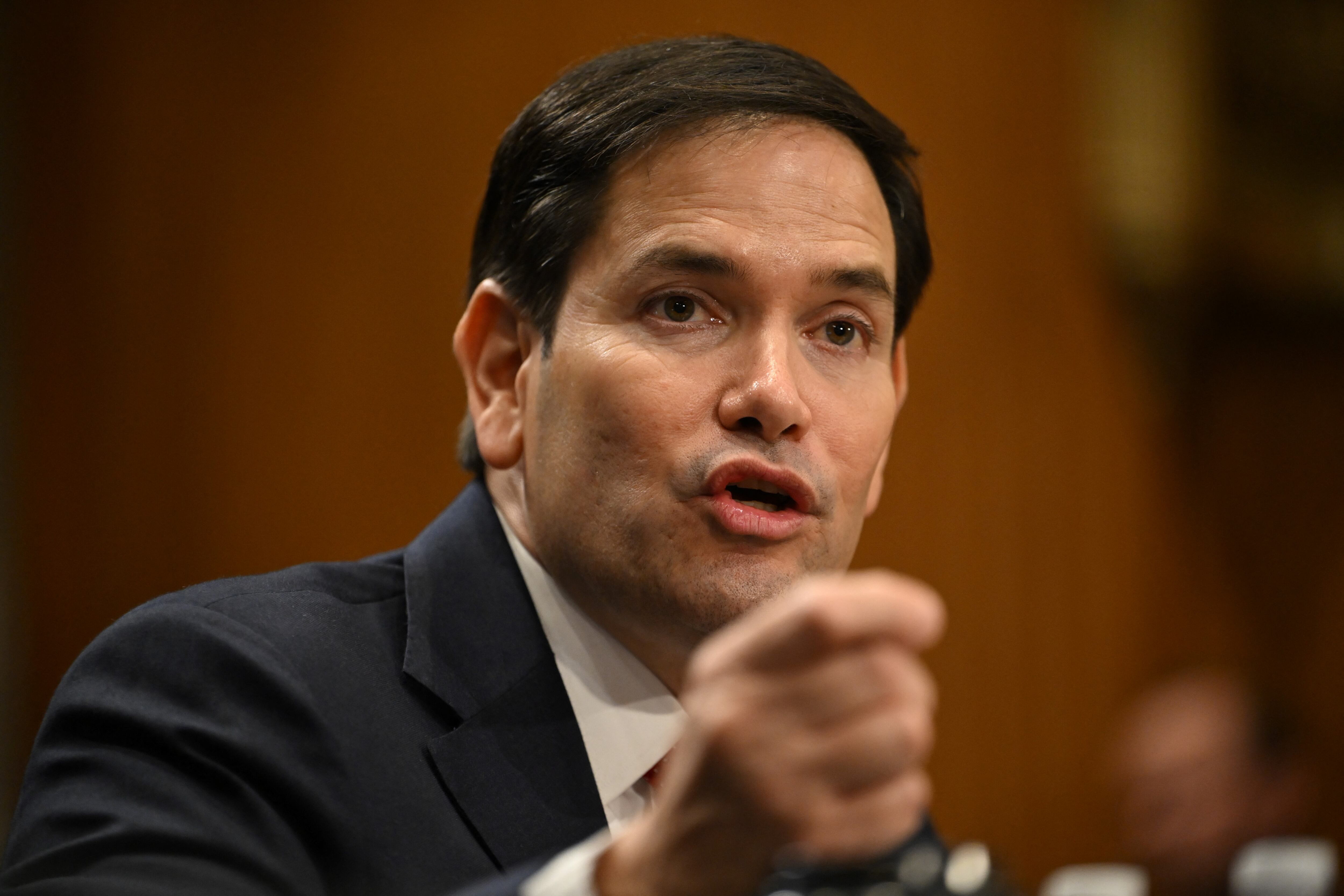 El primer viaje de Rubio como secretario de Estado se enfoca en la disputa sobre el canal de Panamá y los aranceles a los socios comerciales de EE. UU.