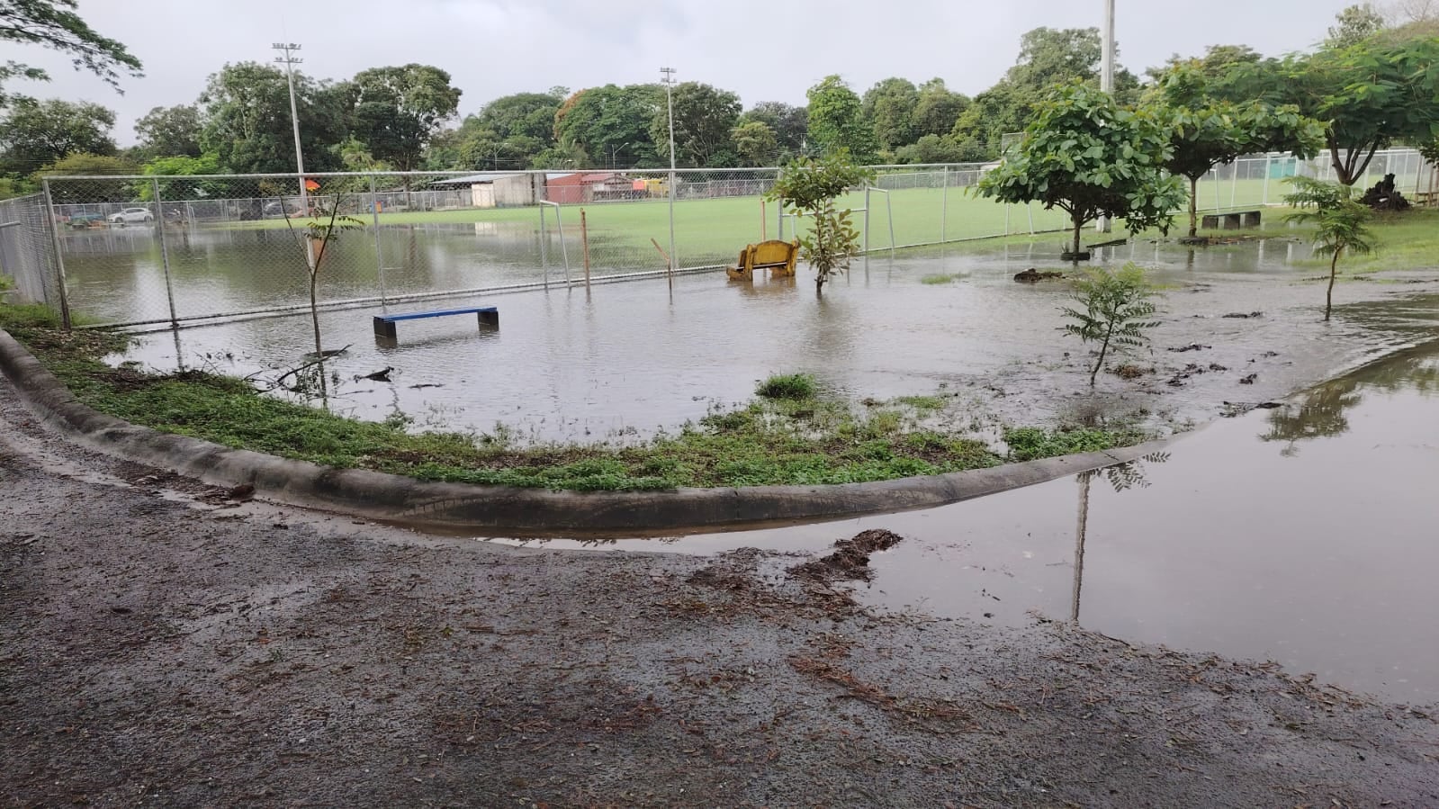 Inundaciones en cantones de Guanacaste, en Carrillo quedaron varios barrios anegados, así como cultivos de maíz, hortalizas y otros productos.