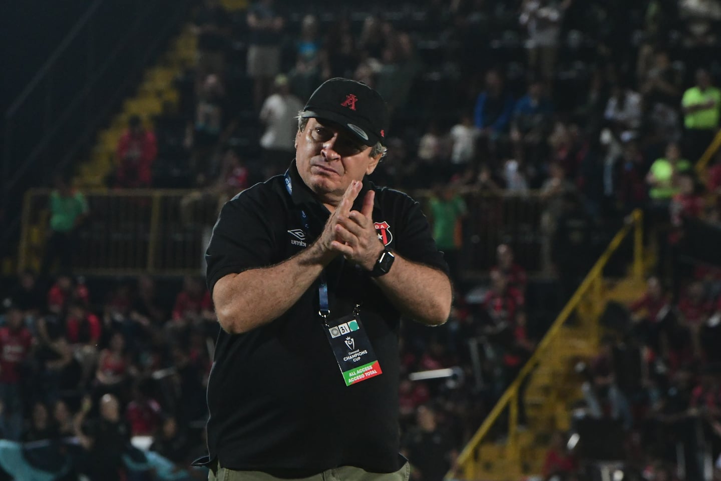 Óscar ‘Macho’ Ramírez toma estas decisiones con Alejandro Bran y otros jugadores de Alajuelense