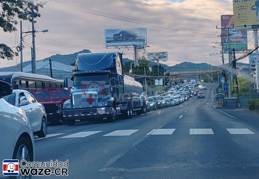 Un nuevo accidente en Curridabat causó presas hacia San Pedro.