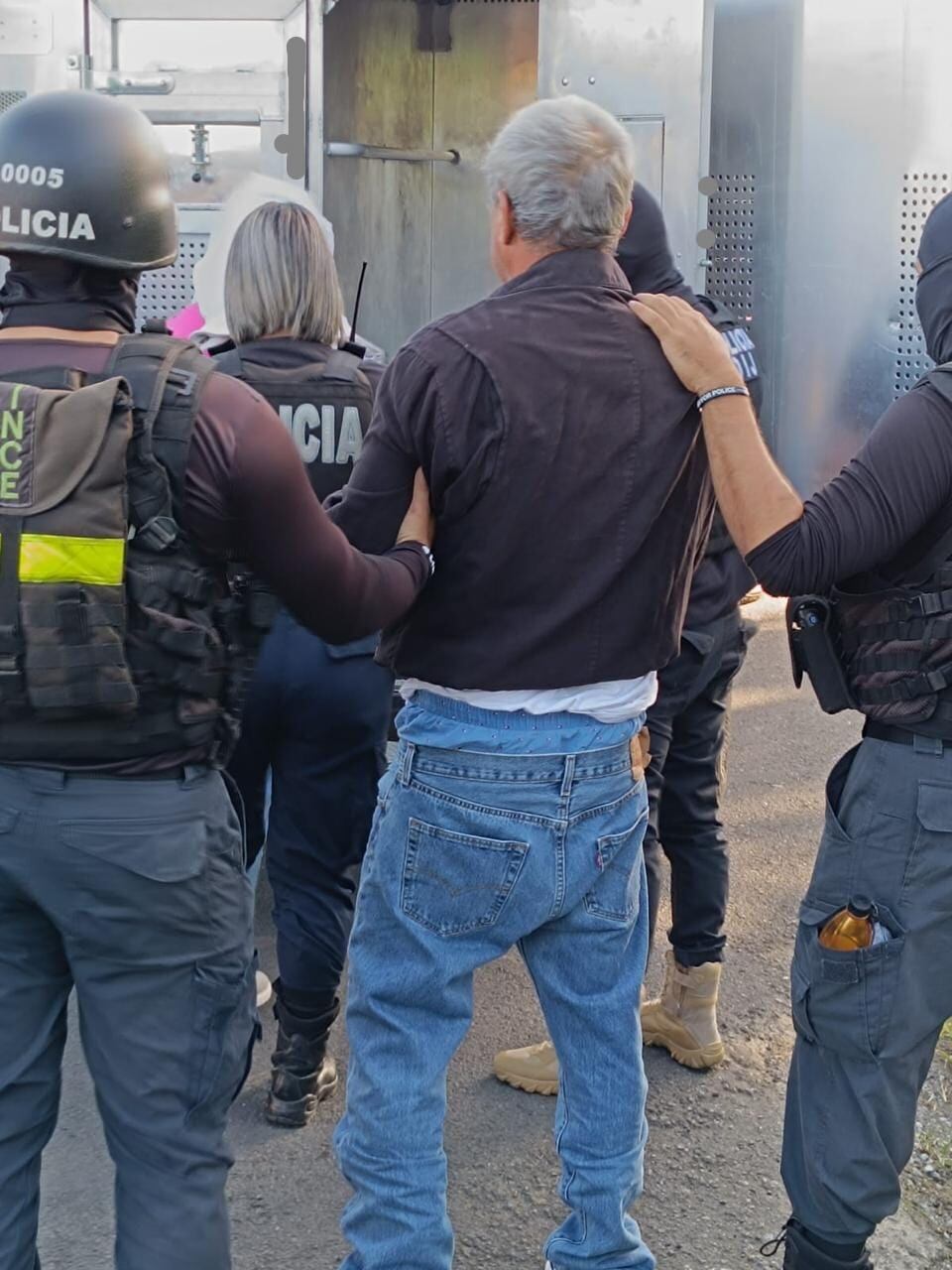 El excandidato presidencial panameño David Ochy Diez fue extraditado este miércoles de Costa Rica hacia Panamá