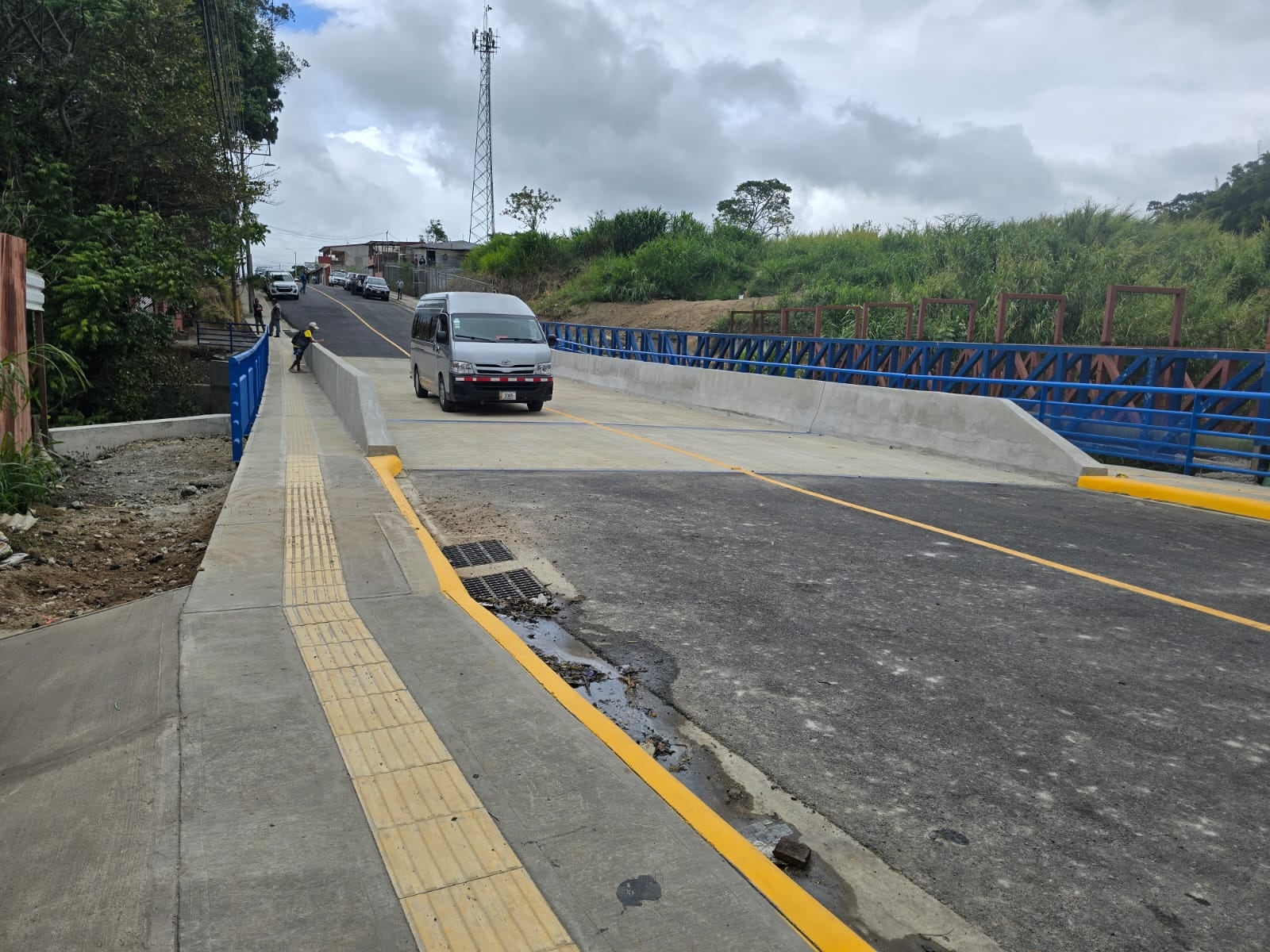 La estructura conecta Zetillal con el Liceo de Coronado y restablece una vía clave para ambos cantones.
