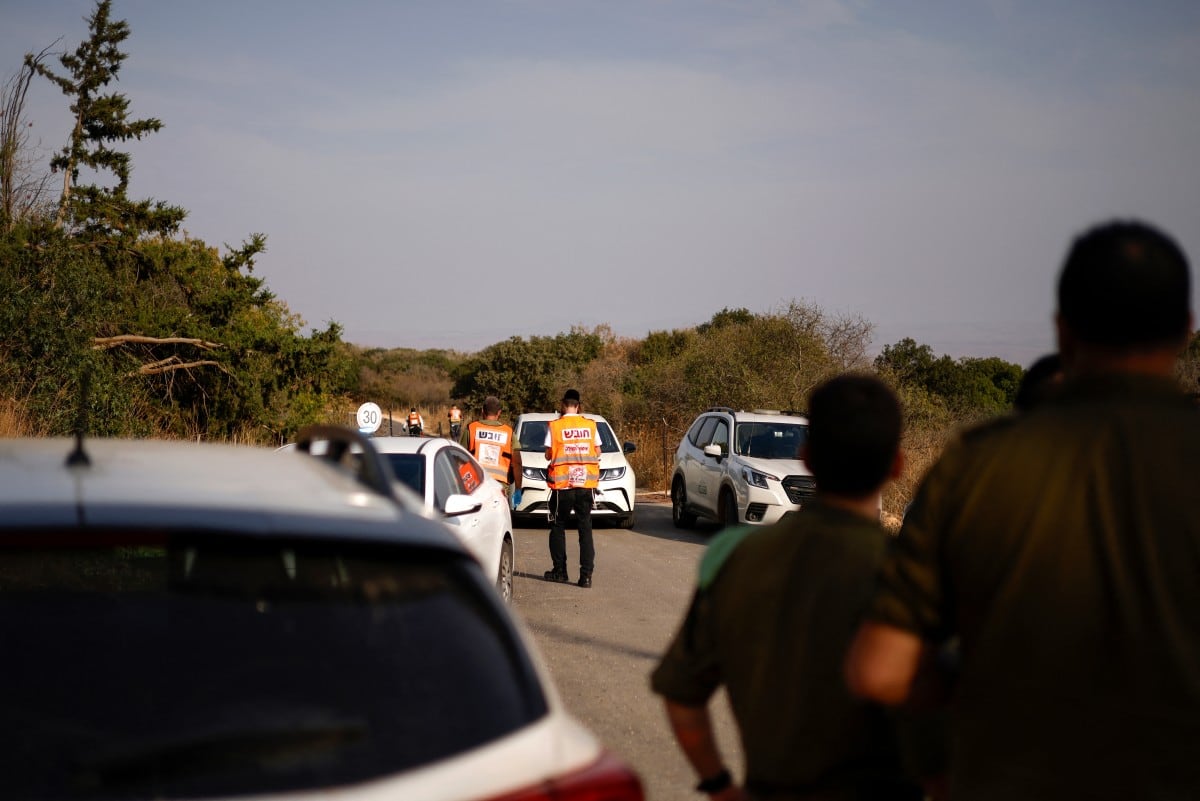 Un estudiante israelí de secundaria murió y más de 20 personas resultaron heridas ese día por la presunta explosión de una bomba de Hezbolá que había quedado sin detonar.