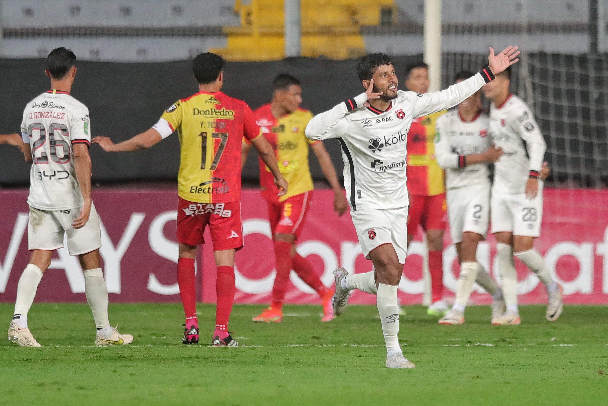 25/10/2023/ Juego entre el Club Sport Herediano vs Liga Deportiva Alajuelense por la copa centroamericana de CONCACAF en el estadio Ricardo Saprissa / Foto John Durán