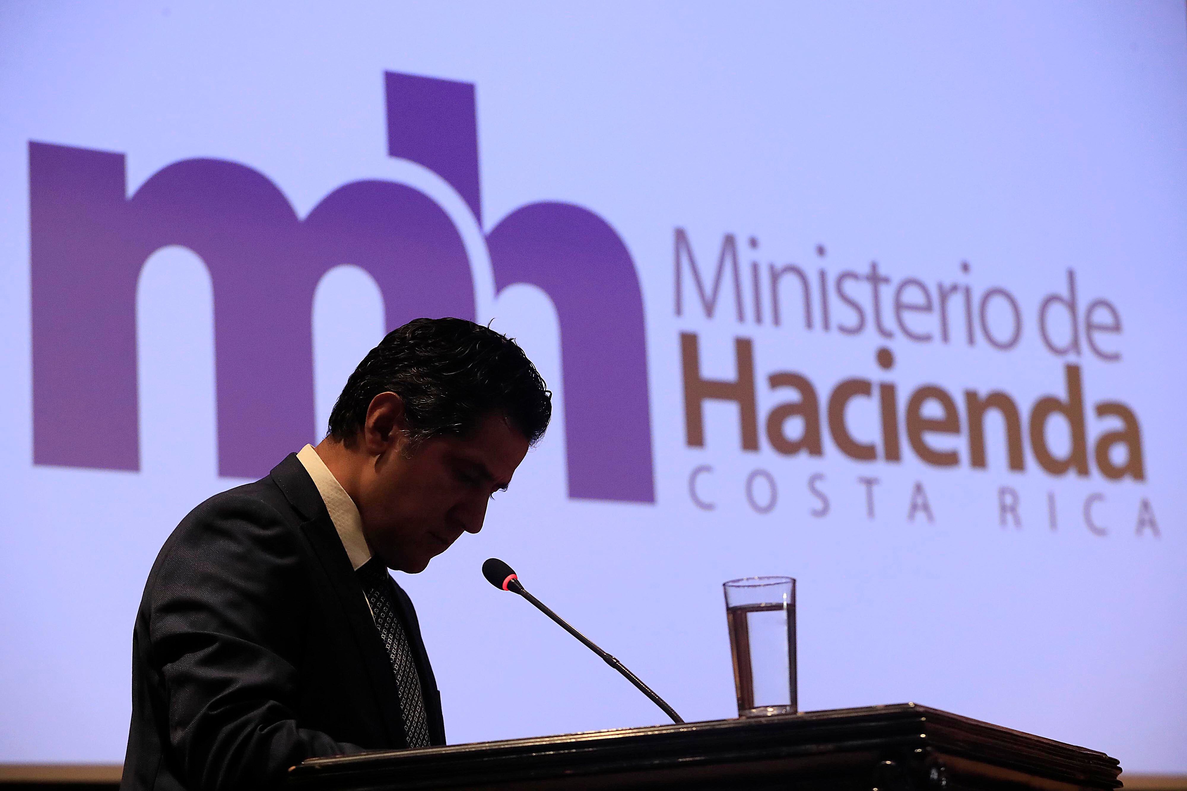 01/09/2023 Asamblea Legislativa. El ministro de Hacienda, Nogui Acosta, presentó el Proyecto de Ley Presupuesto Nacional 2024 al presidente de la Asamblea Legislativa, Rodrigo Arias, y a la presidenta de la Comisión de Hacendarios, Paulina Ramírez.
