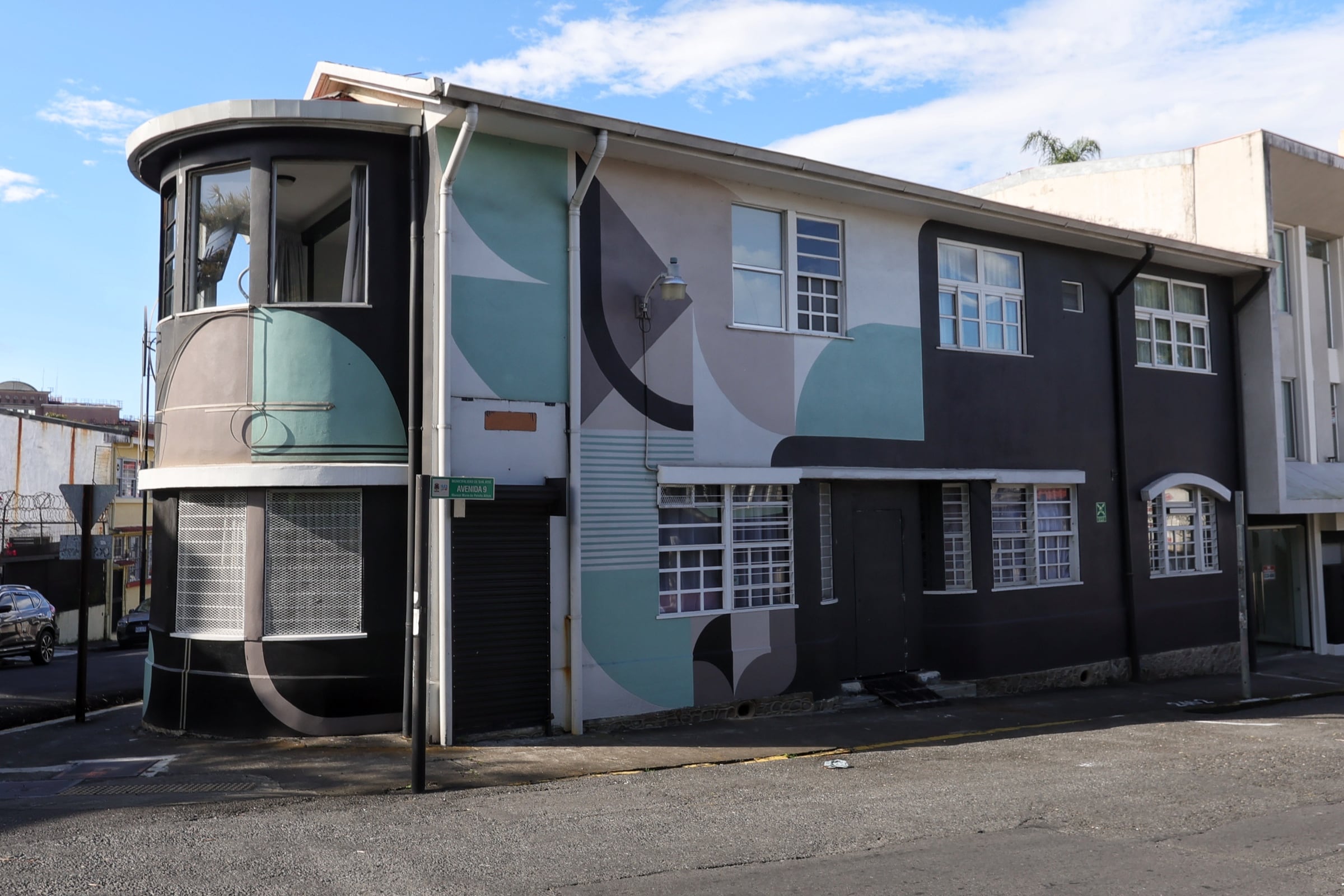 Fachada Fachada hotel Selina San José / foto John Durán