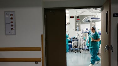 Decenas de médicas con licencia de maternidad se quejan de cambios en plazas de servicio social obligatorio