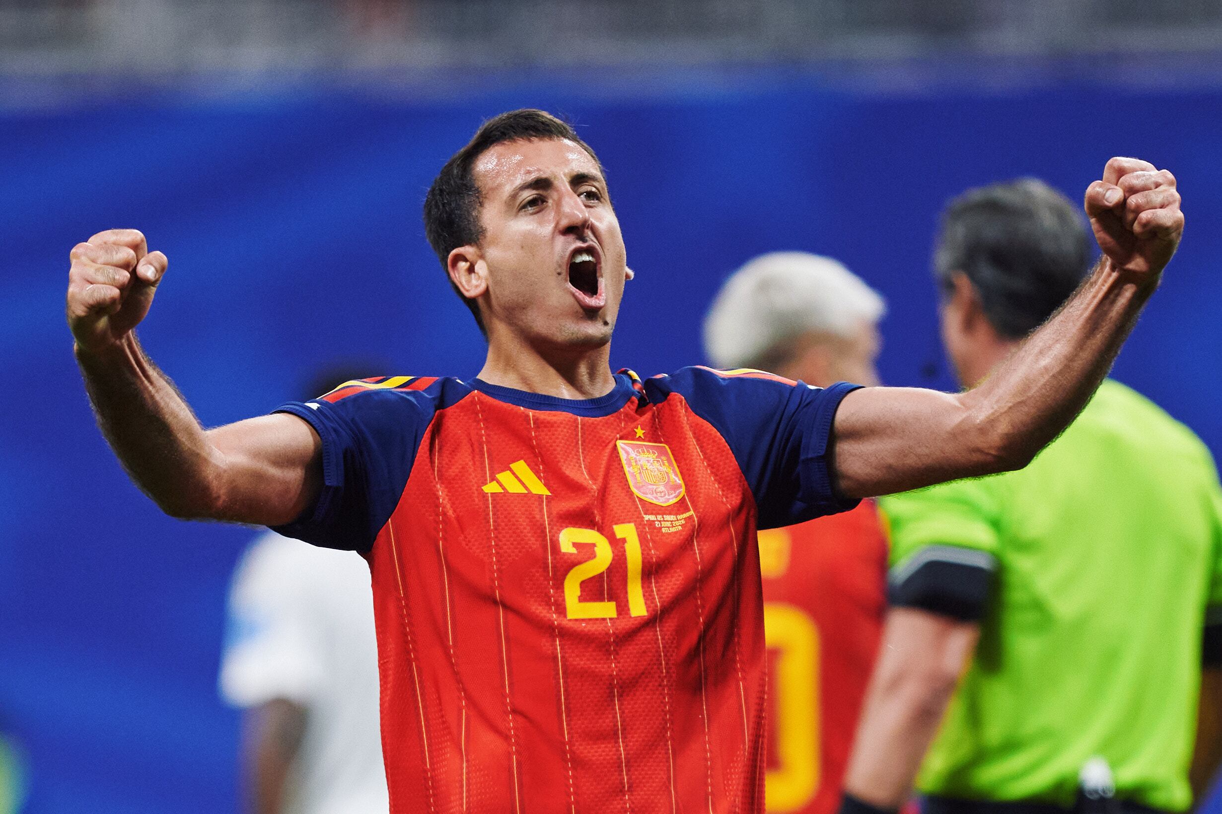 Mikel Oyarzabal convirtió un doblete en el partido entre España y Arabia Saudita.