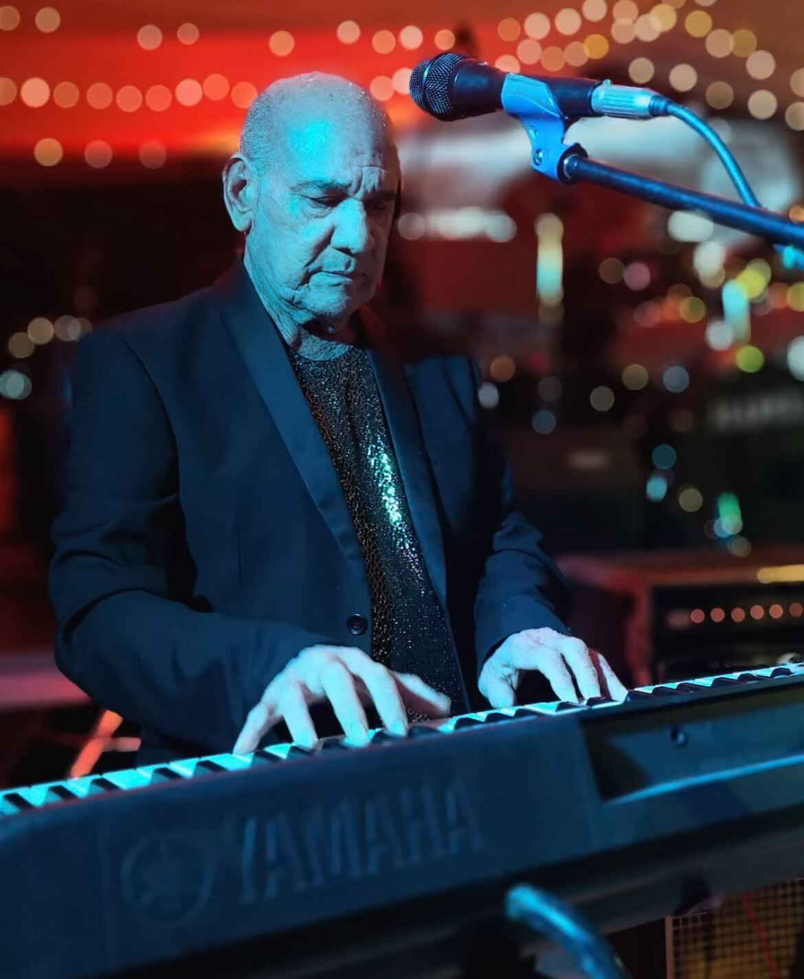 Muere reconocido compositor Nelson González, el ‘emperador de la salsa’ por fuerte neumonía