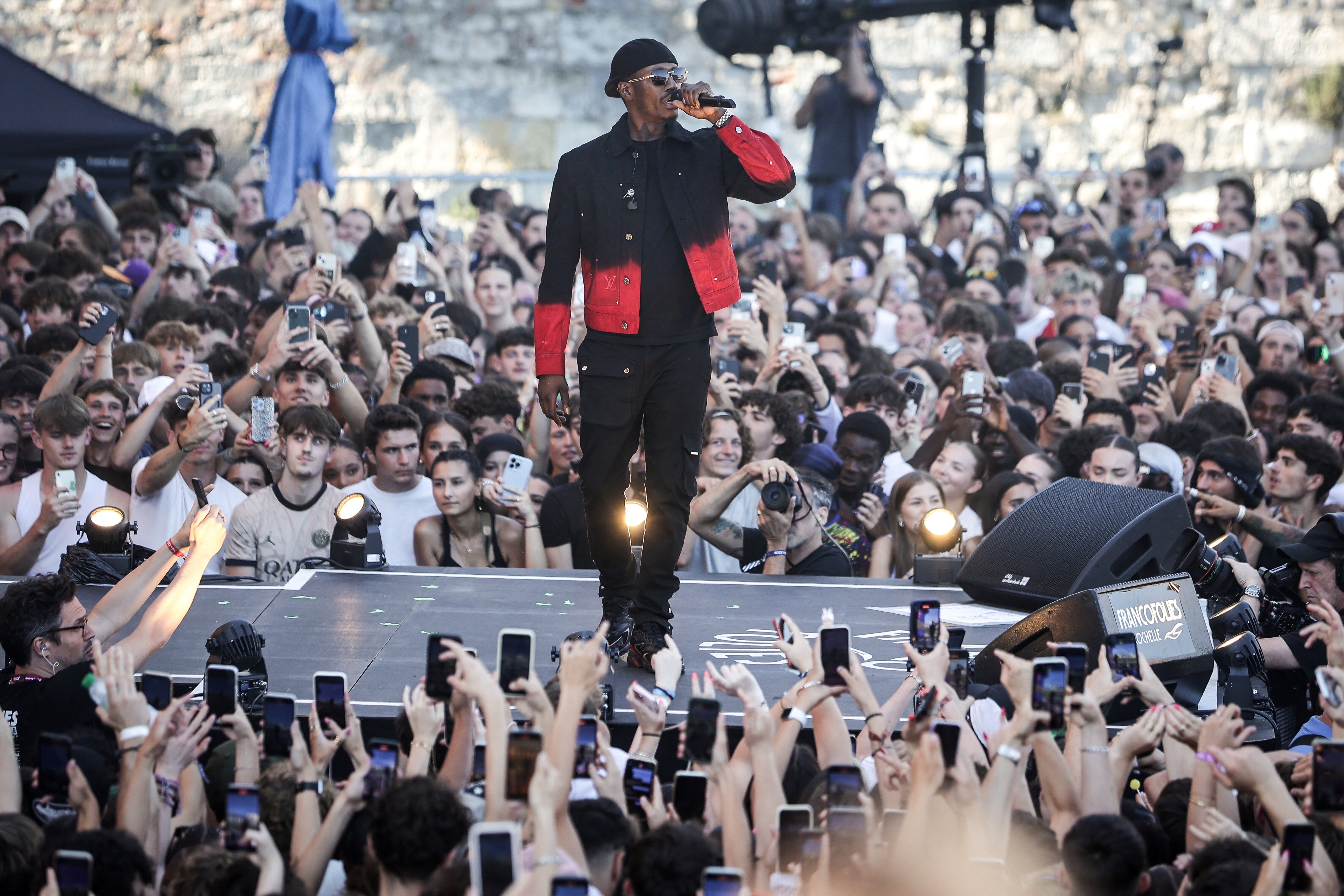 El rapero Werenoi, lideró las ventas musicales en Francia. Su muerte, repentina y aún rodeada de incógnitas, conmocionó al género urbano.